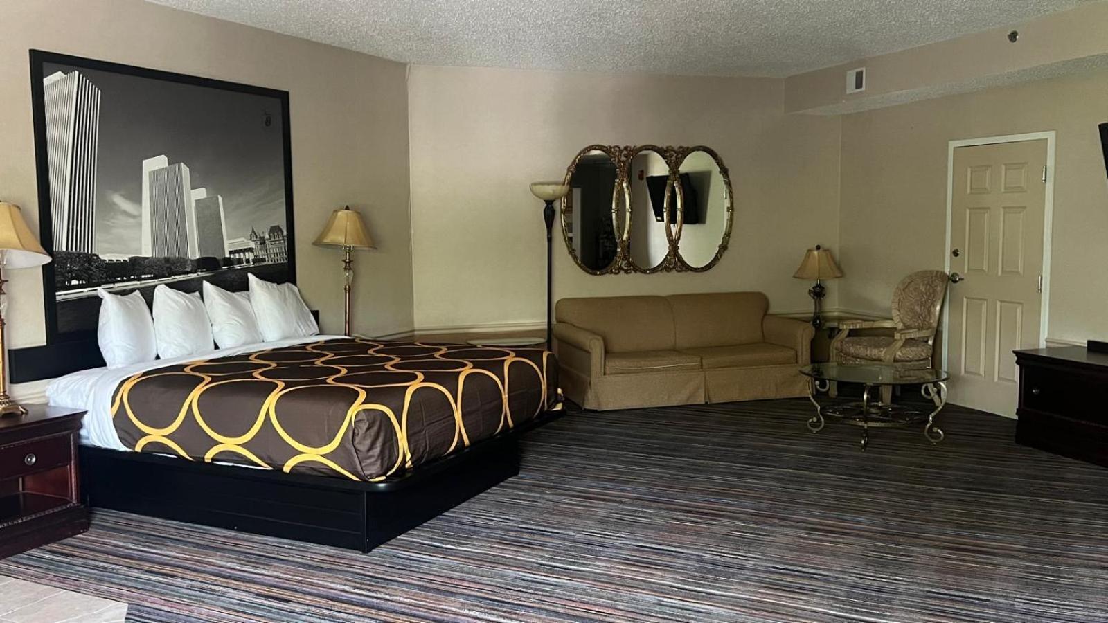 King Suite with Spa Bath - Non-Smoking