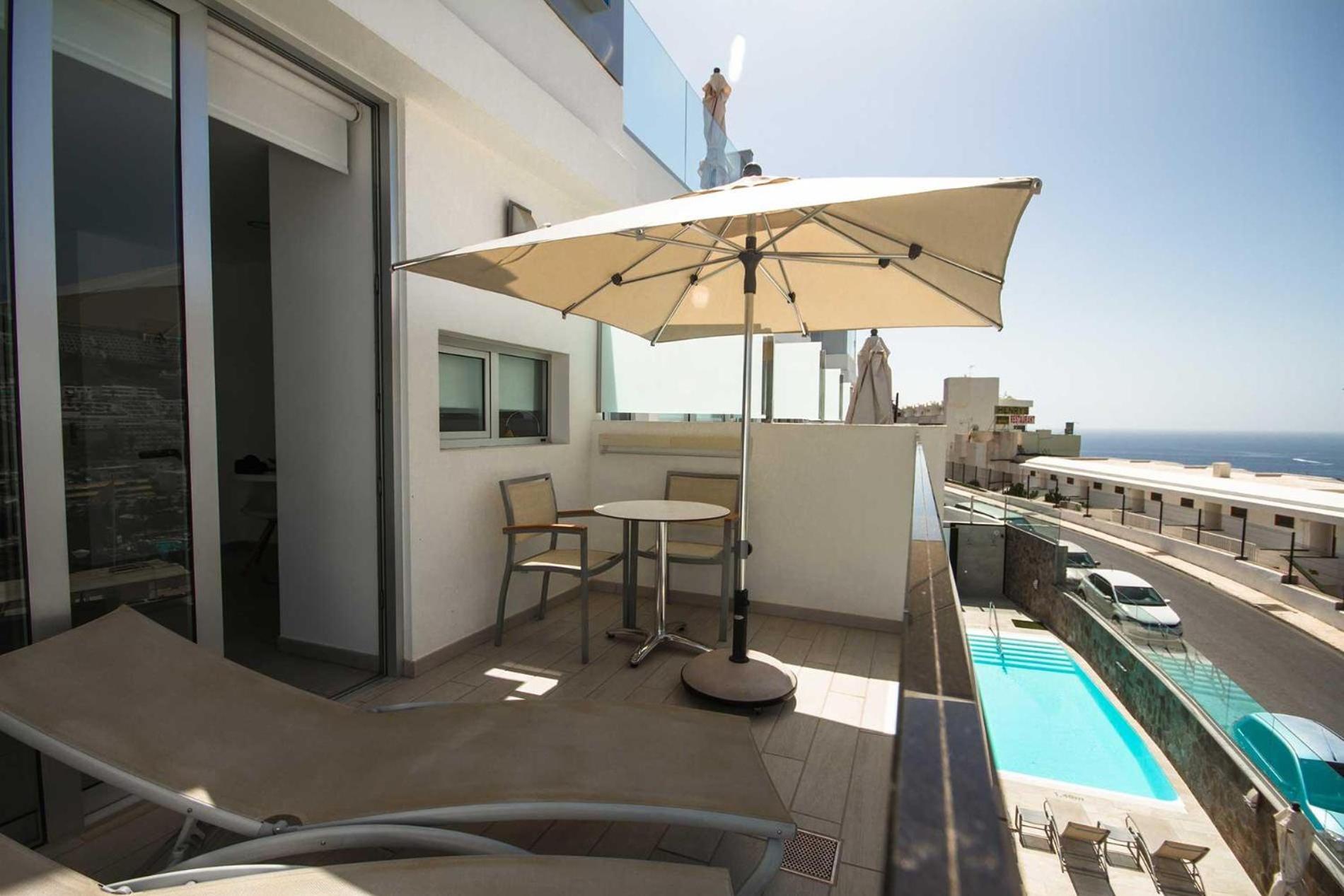 Premium One-Bedroom Apartment Balcony Top Floor