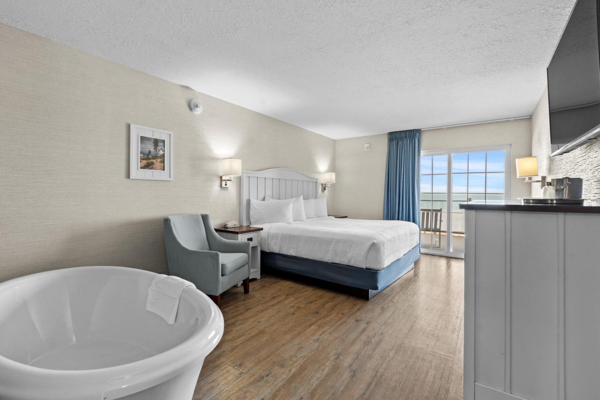 Beach View Walkout King with Spa