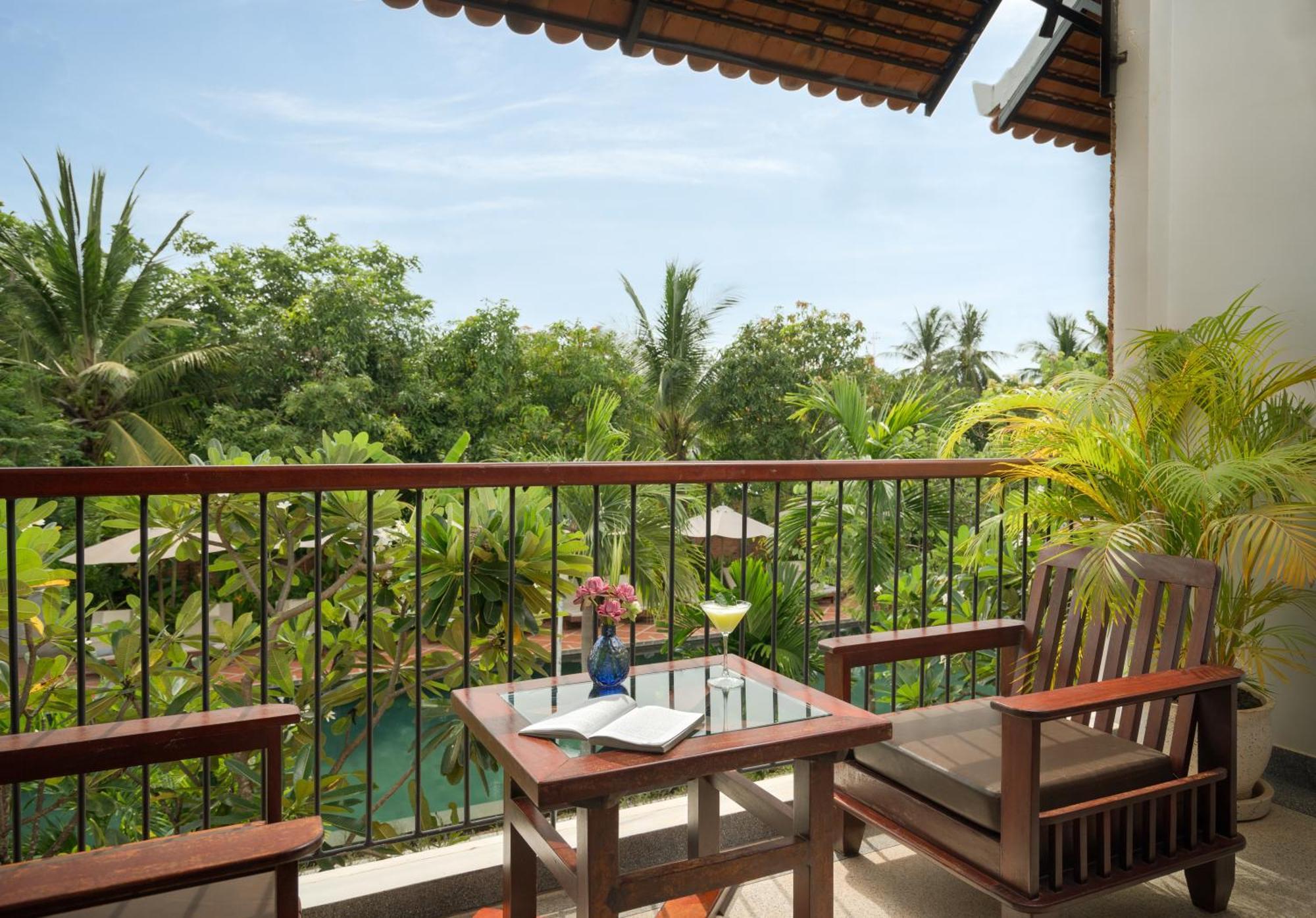 Deluxe Twin -Modern Style- Pool view with Private balcony