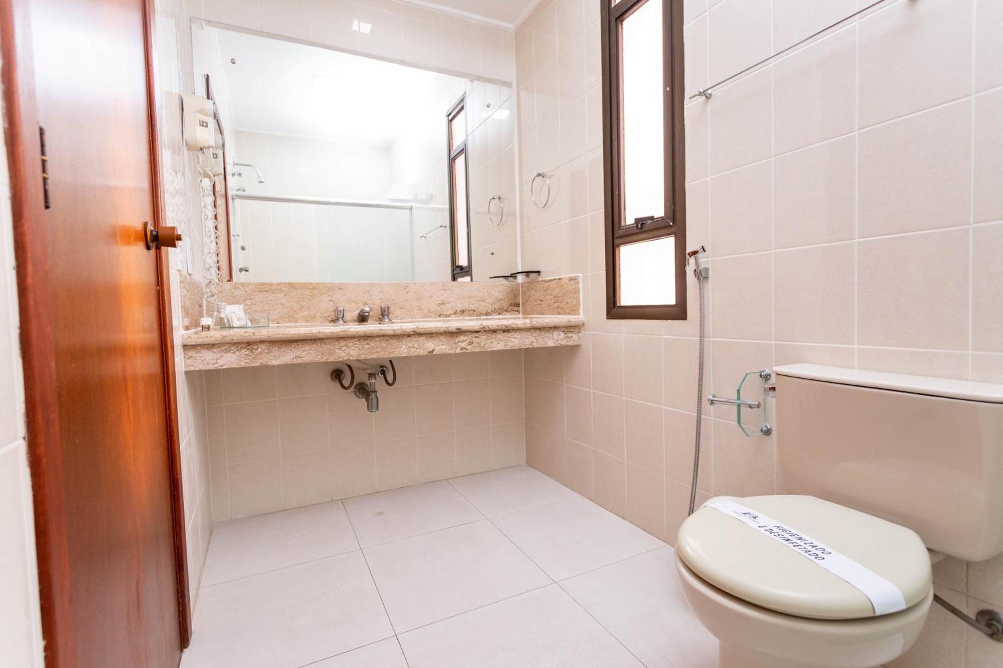 Deluxe Room,1695753511:JPEG