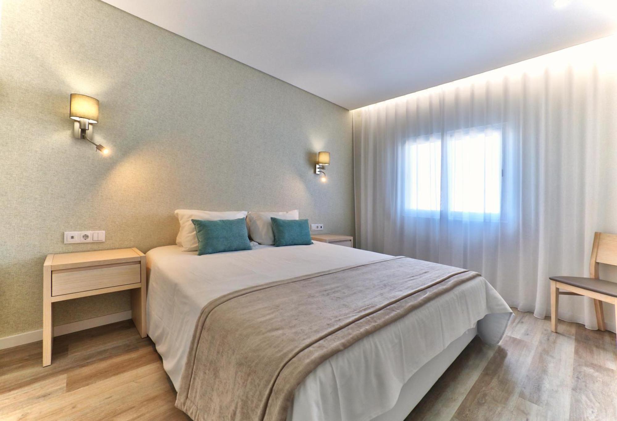 Apartamento com 2 Quartos e Vista Piscina