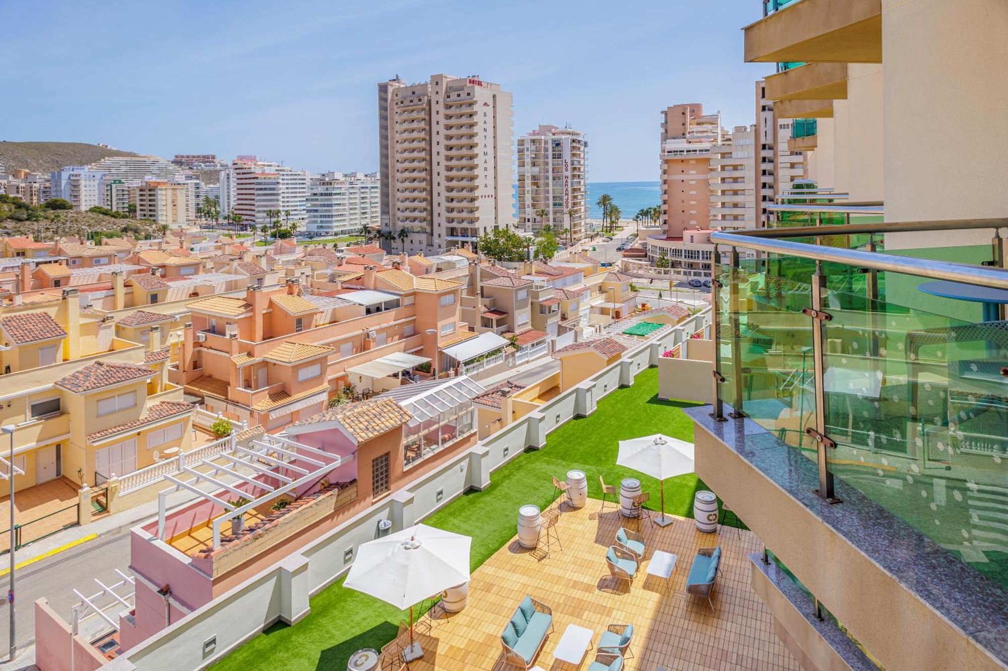 Suite Junior con vistas laterales al mar (1 adulto + 3 niños)