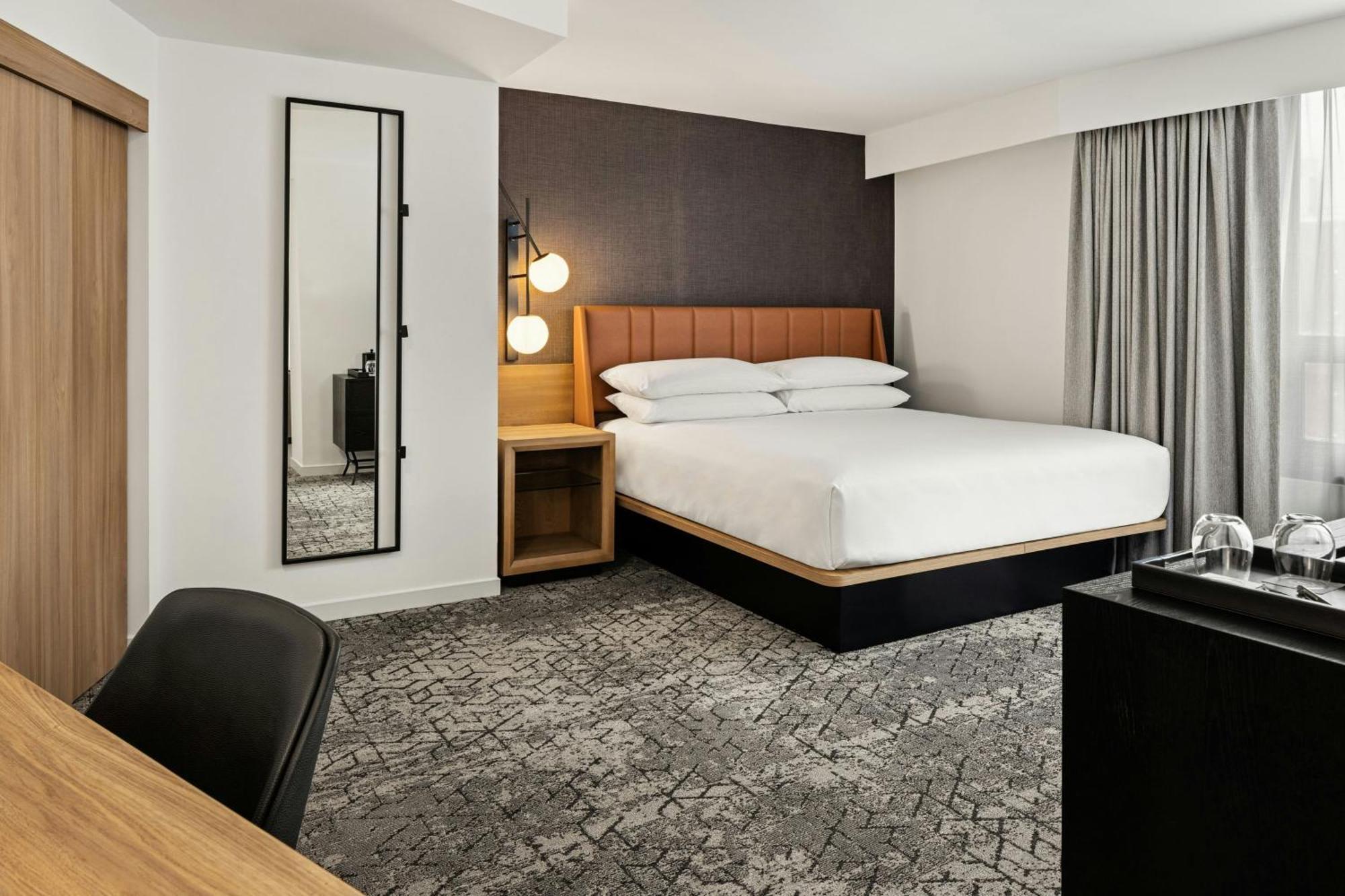 King Suite with Sofa Bed - Club Lounge Access,1697829732:JPEG