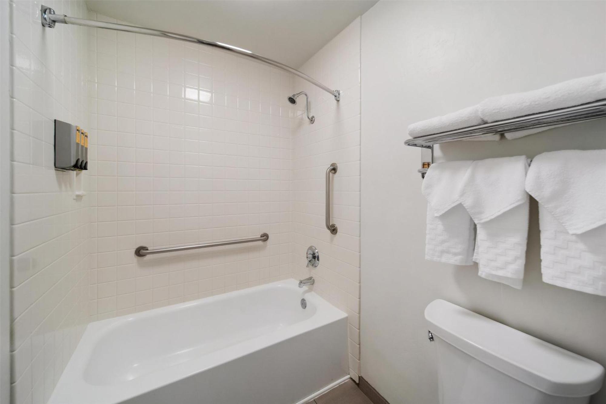 Queen Room with Two Queen Beds - Pet Friendly/Non-Smoking