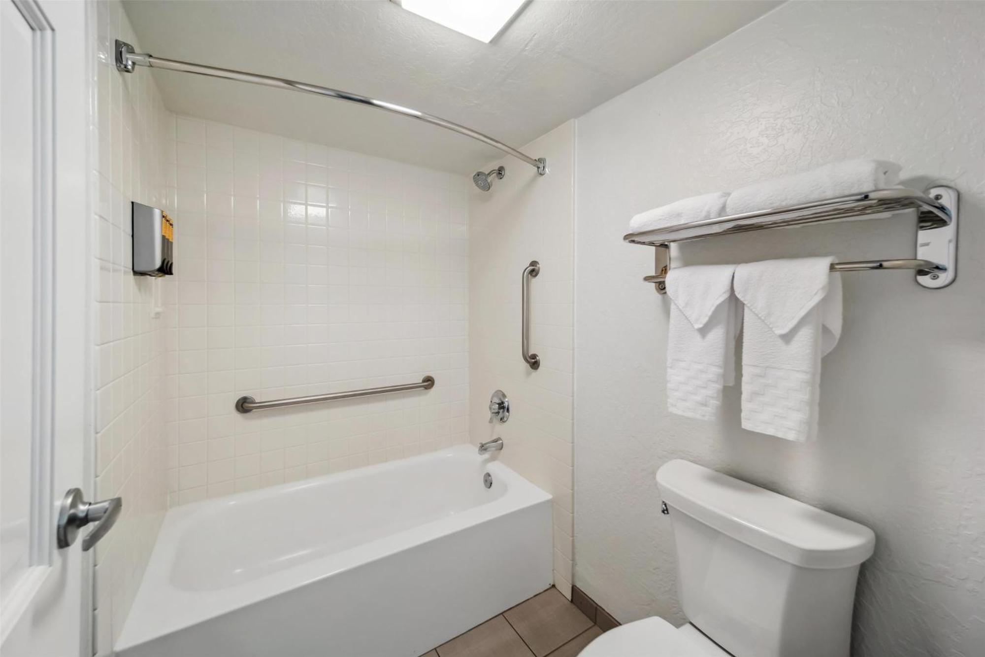 King Room with Sofa Bed - Pet Friendly/Non-Smoking