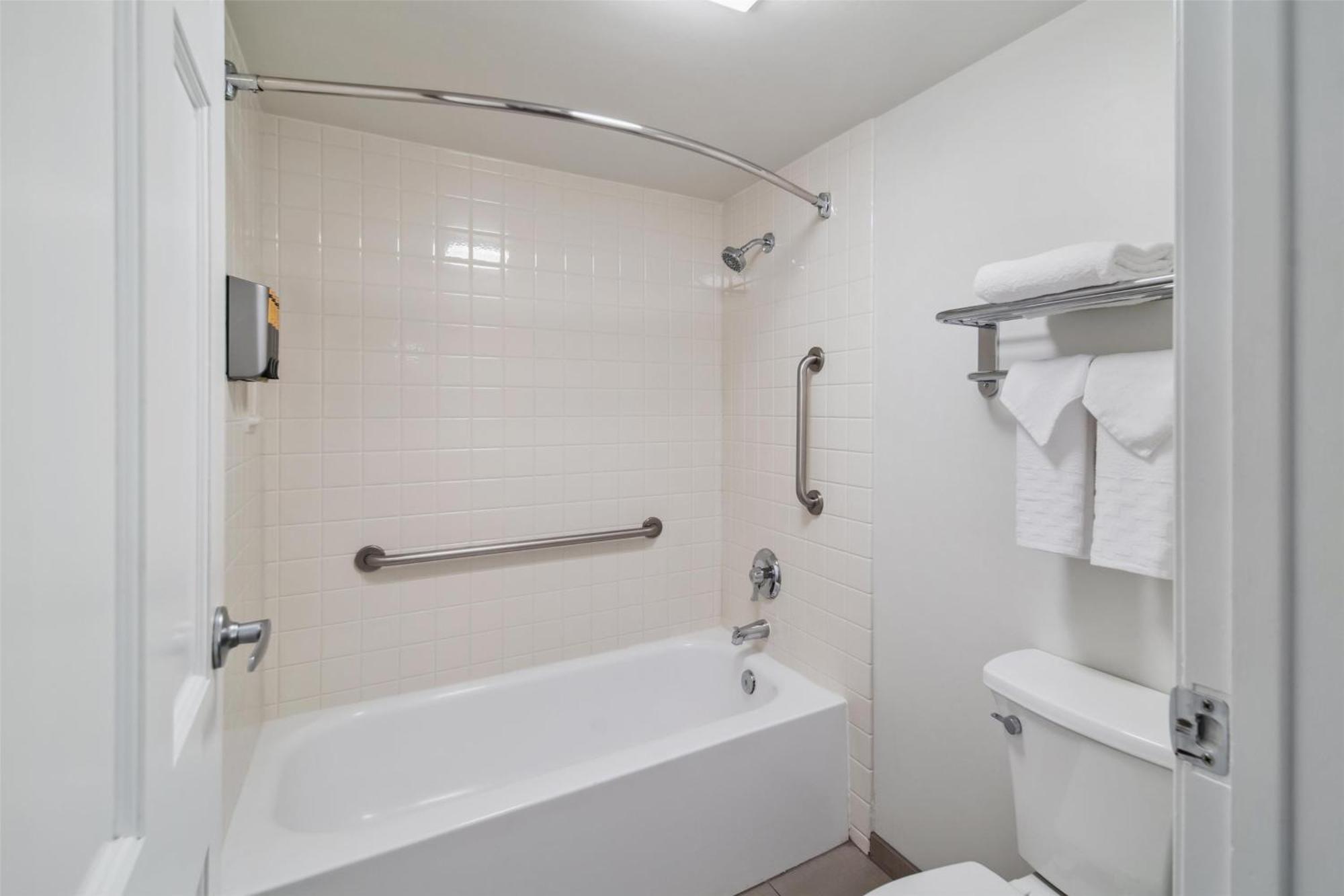 Executive King Room with Sofa Bed - Pet Friendly/Non-Smoking