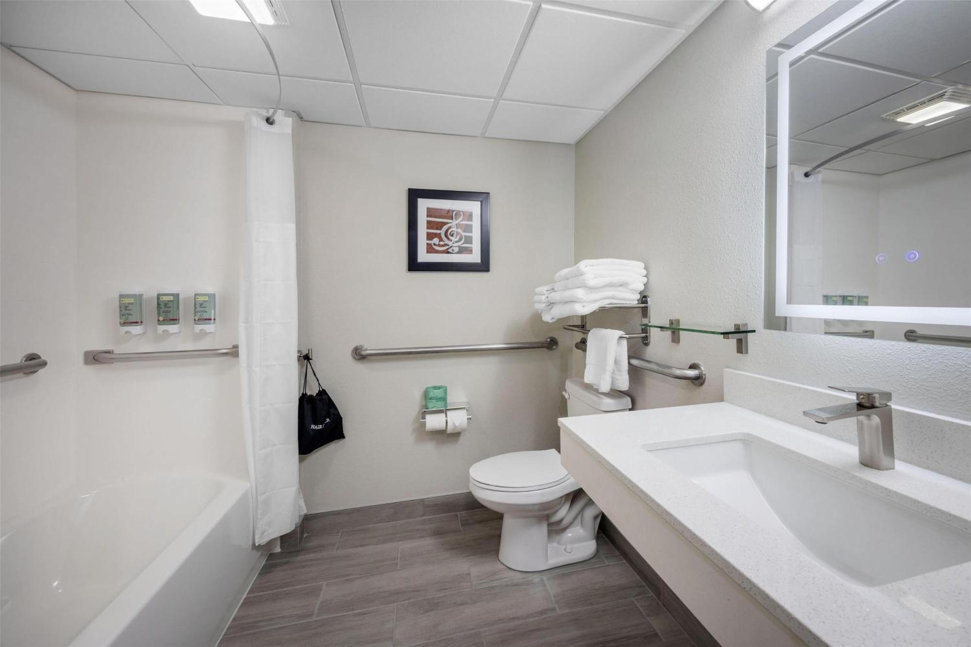 Queen Room with Two Queen Beds and Bath Tub - Disability Access/Non-Smoking