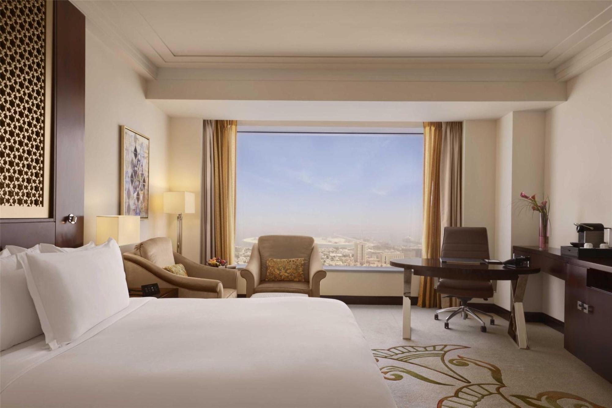 Deluxe Zimmer mit Kingsize-Bett mit Meerblick