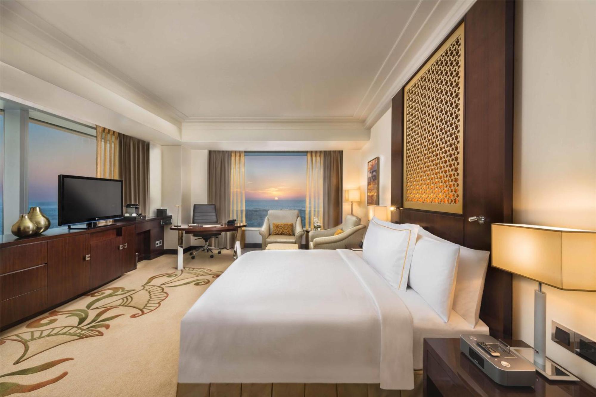 Deluxe Corner King room with panoramic view,1697998647:JPEG