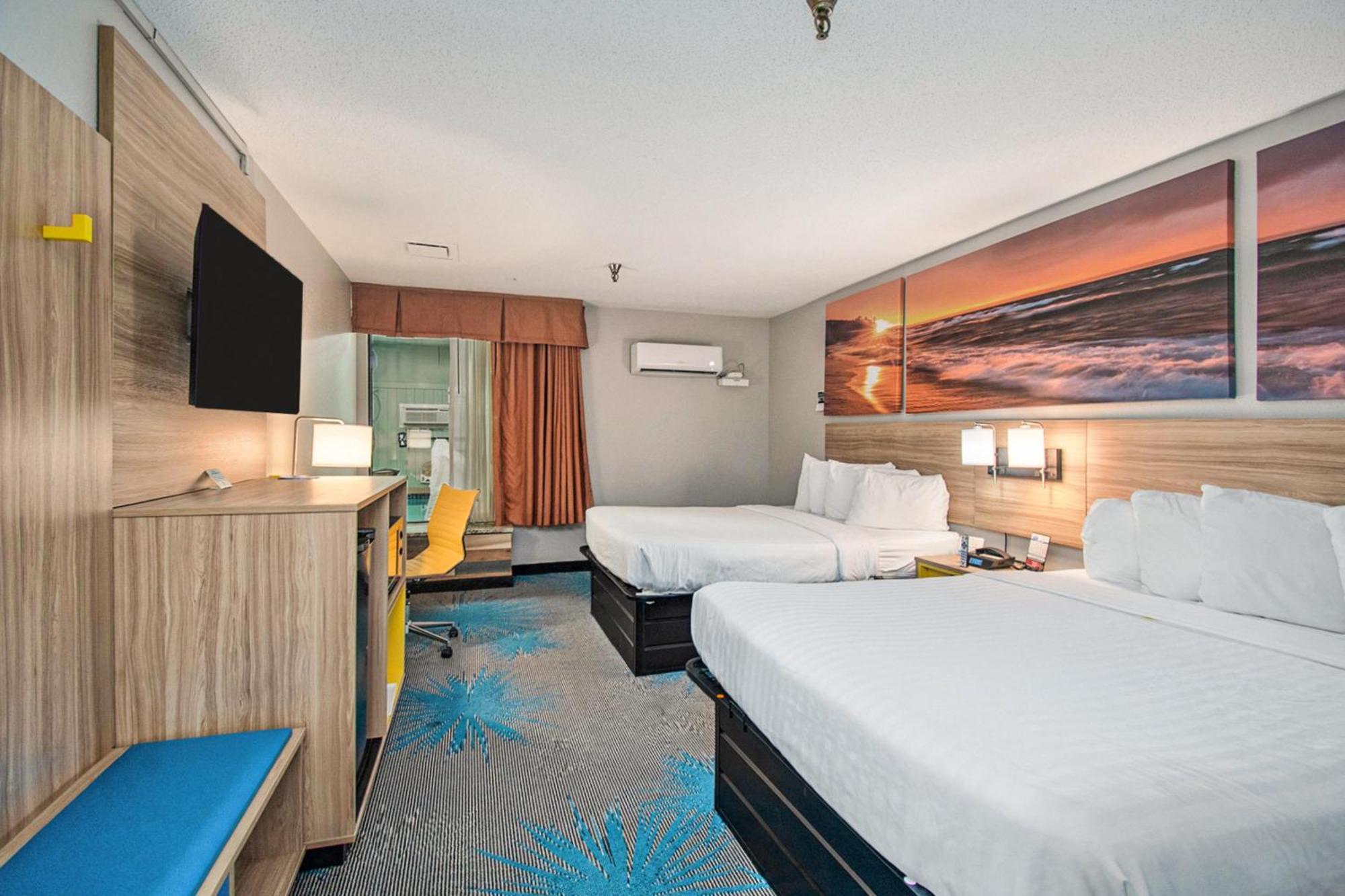 Queen Room with Two Queen Beds - Non-Smoking