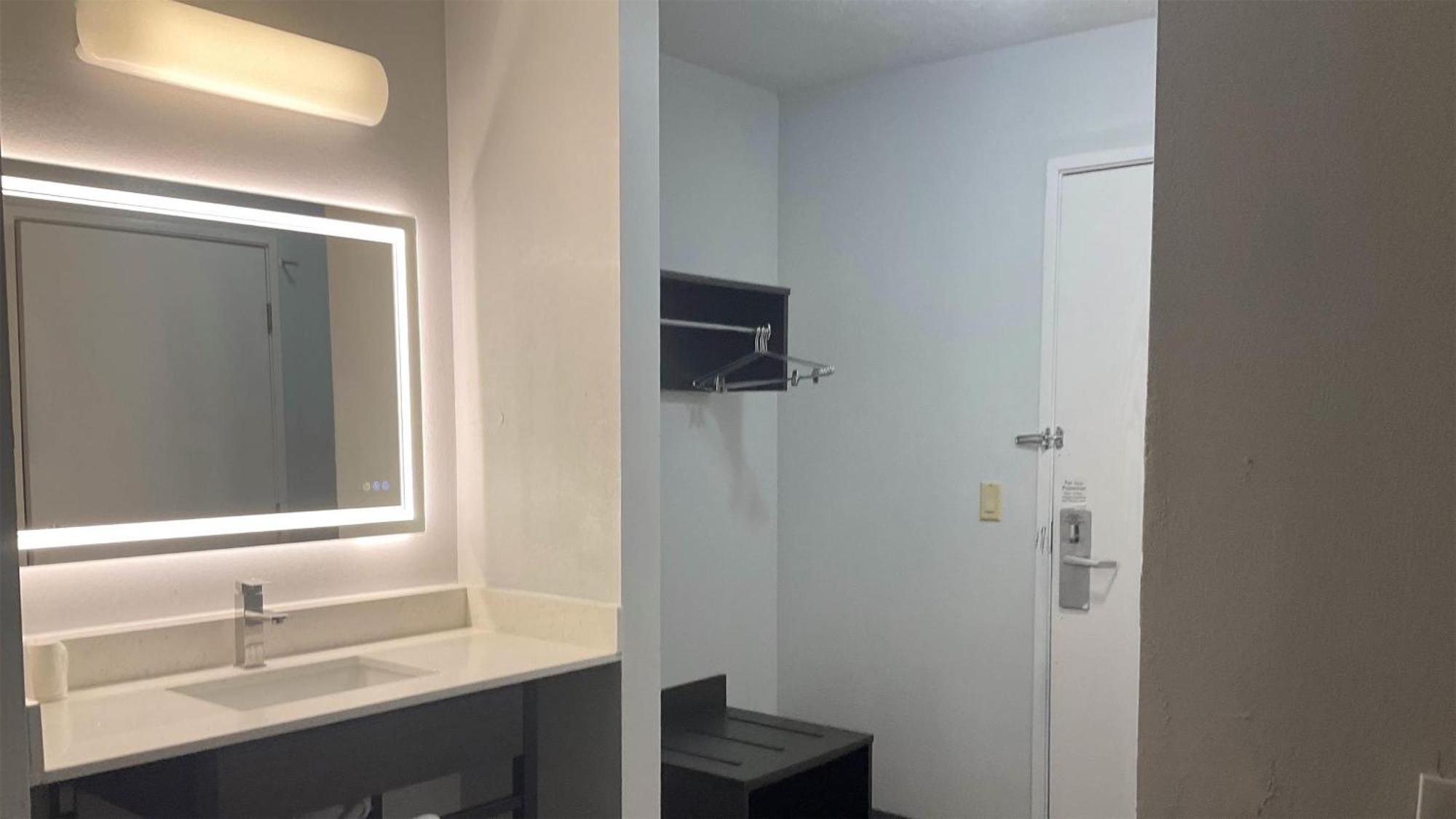 Quadruple Room - Non-Smoking