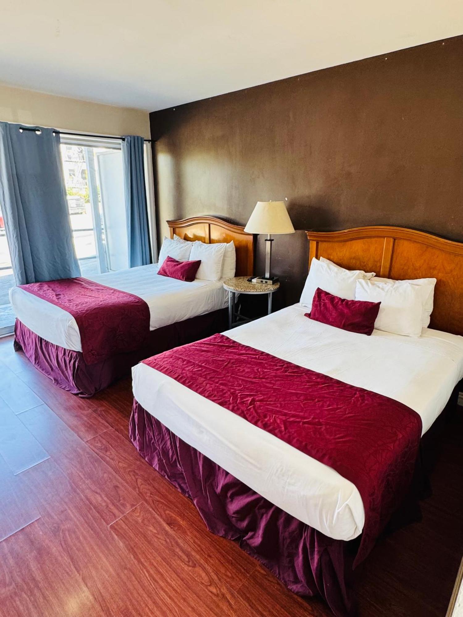 Kamer met Queensize Bed en Balkon