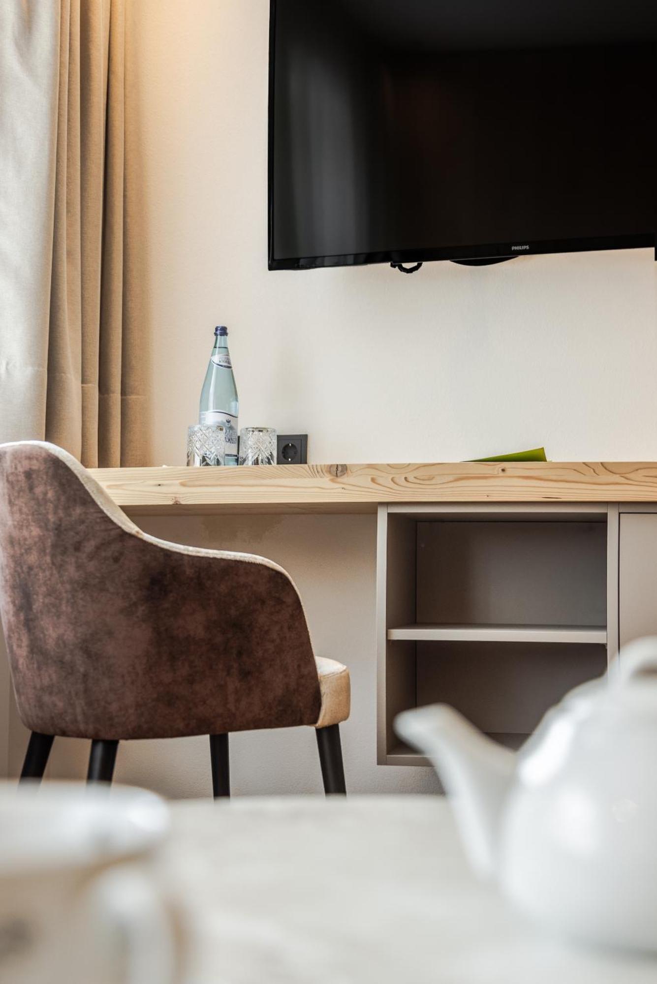 Großes Doppel-/Zweibettzimmer