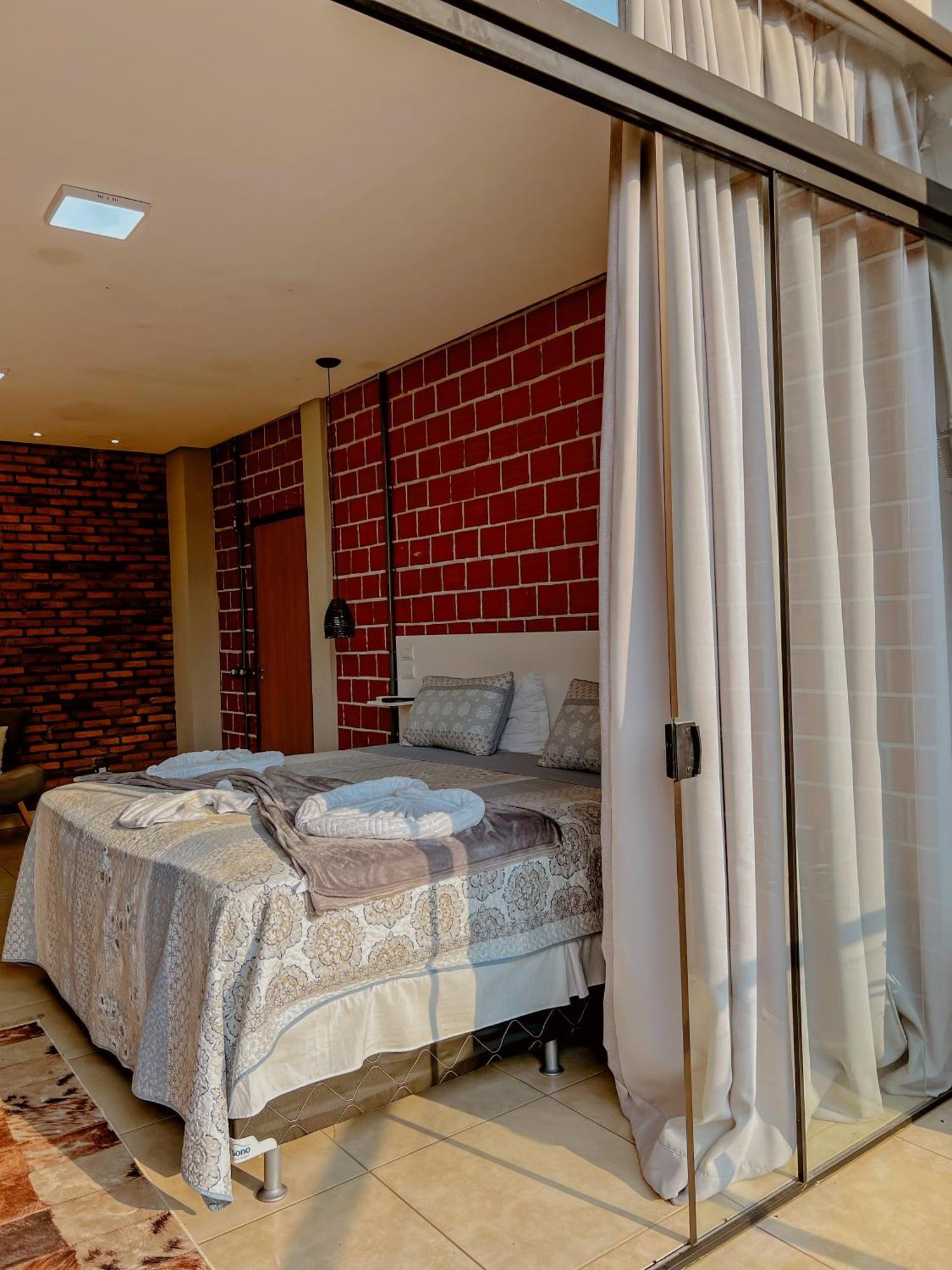 Quarto com Cama Queen-Size e Varanda