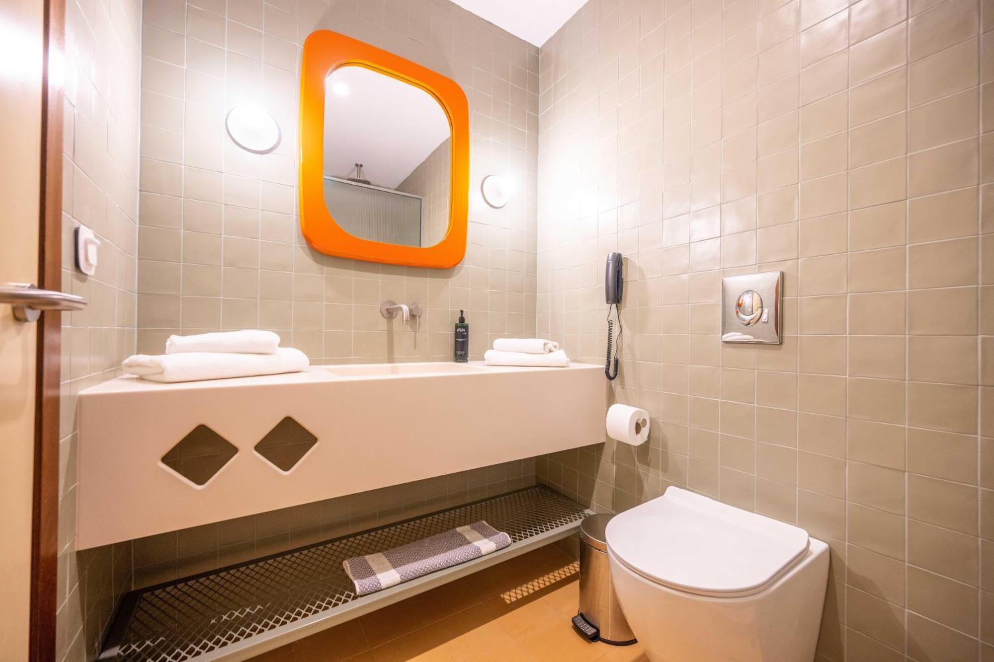 Kamer met Kingsize Bed en Uitzicht op het Zwembad