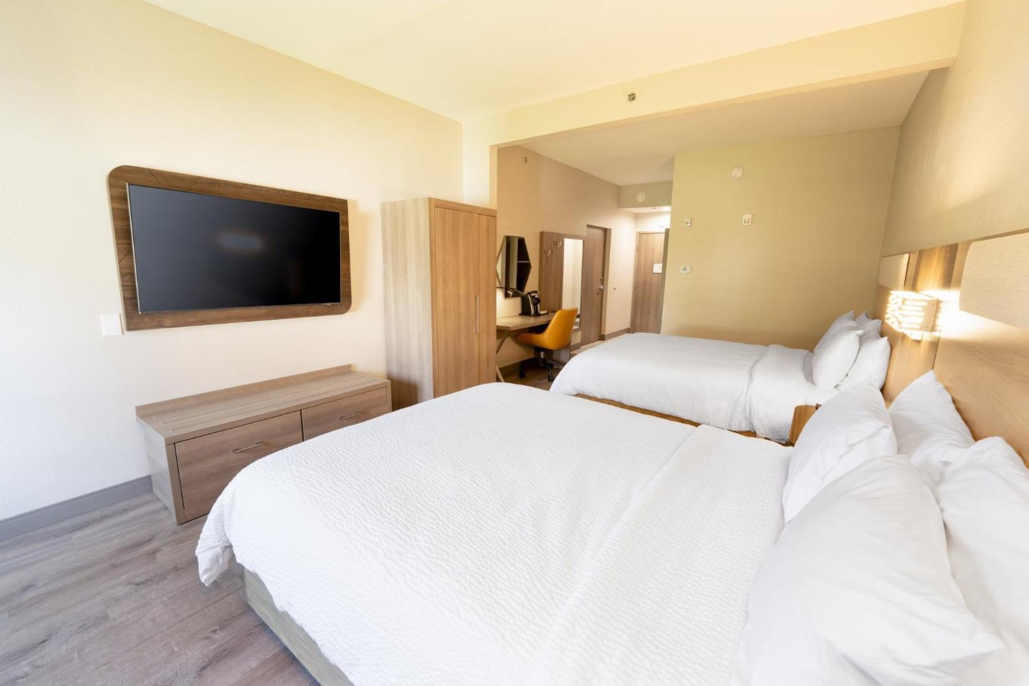 Standard Room with Two Queen Beds