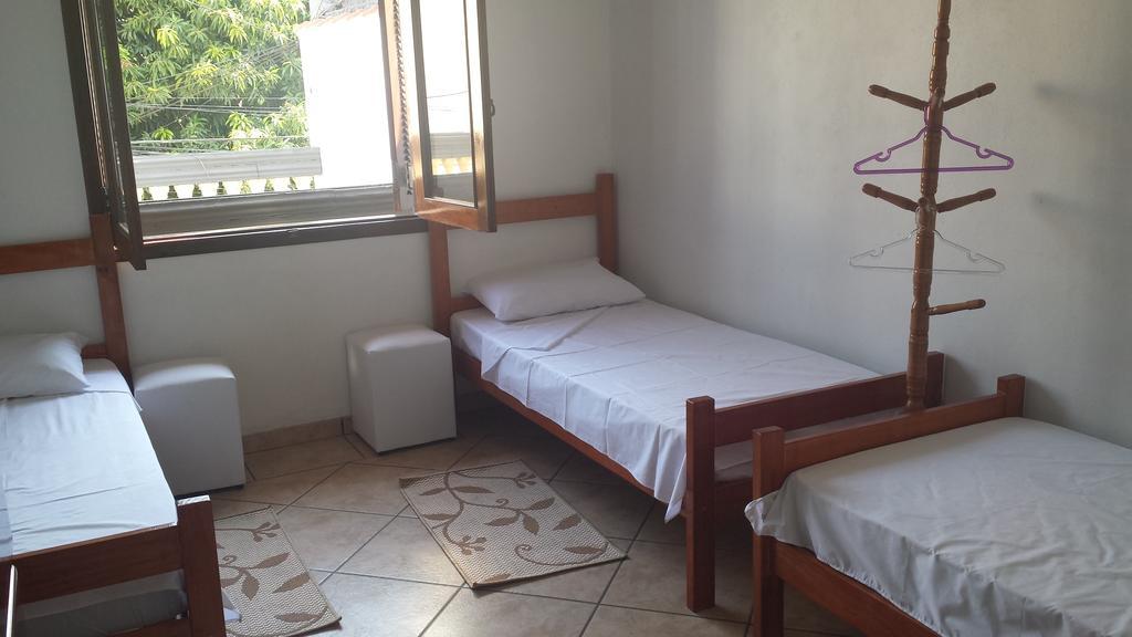 Quarto Triplo com Banheiro Privativo