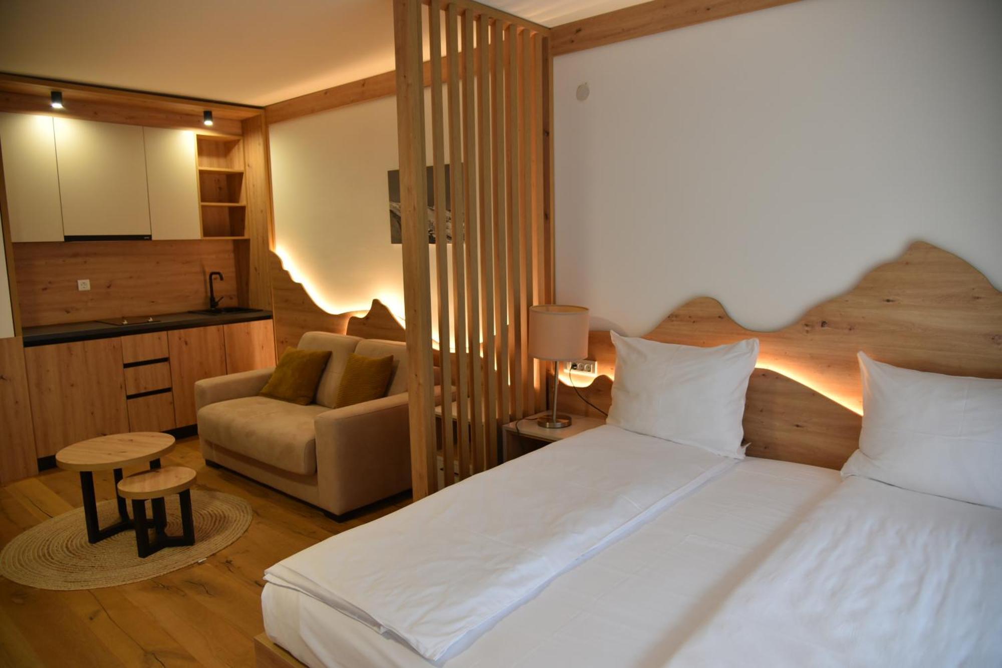 Deluxe Family Suite,1703557835:JPEG