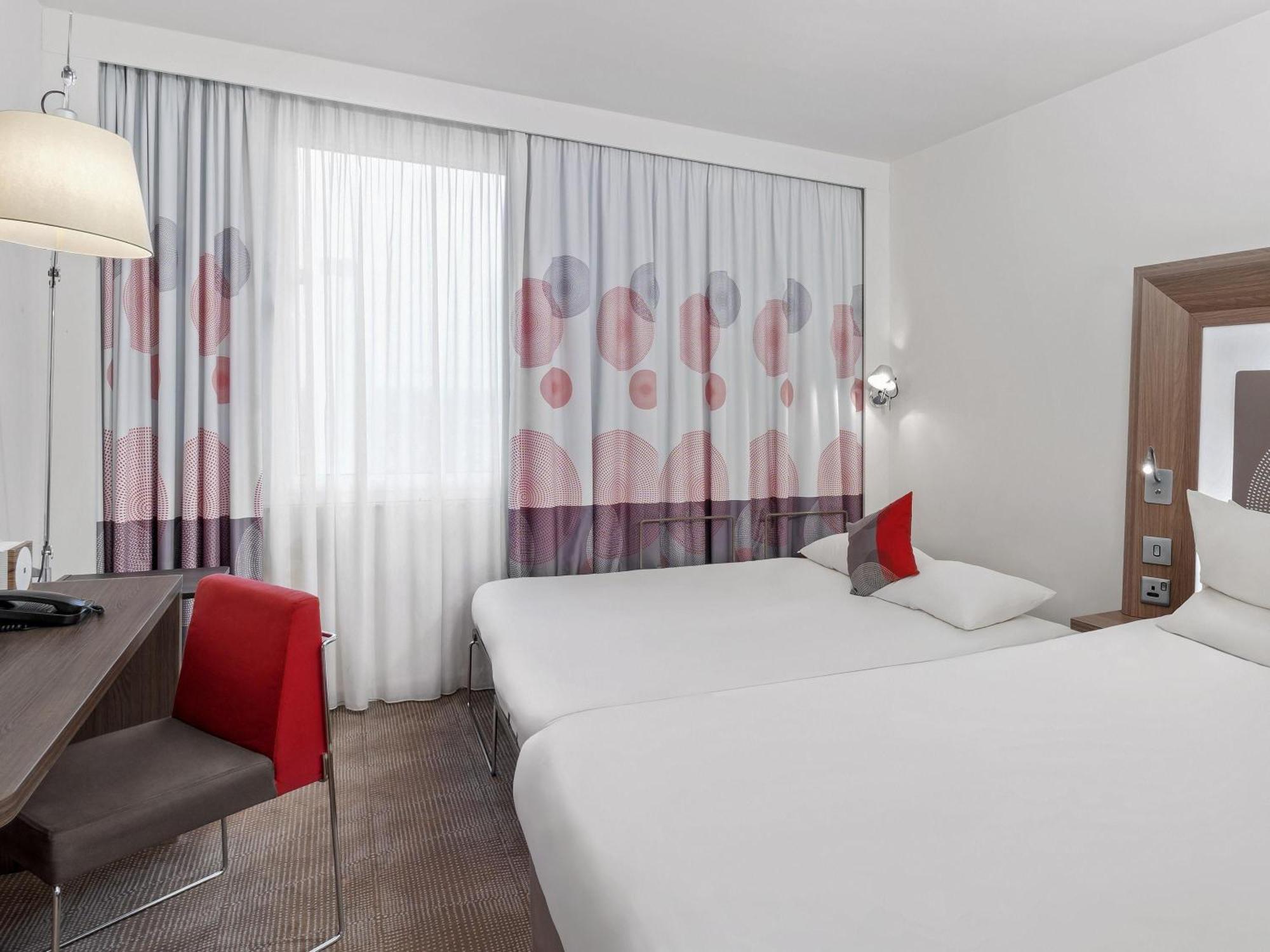 Standaard Kamer met 1 Queensize Bed + Slaapbank