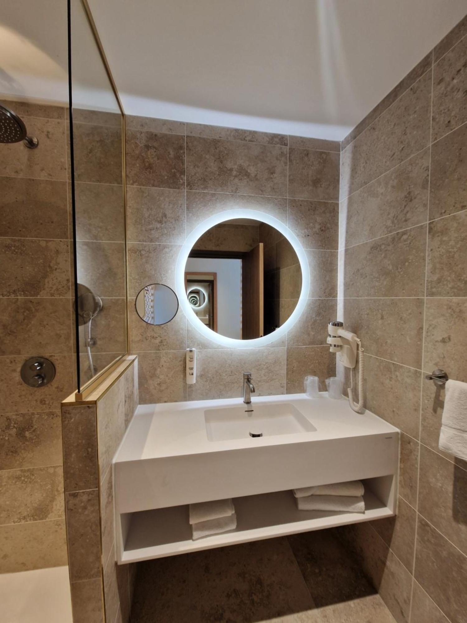 Chambre Double - Vue sur Jardin - Bâtiment Annexe - accès par les escaliers