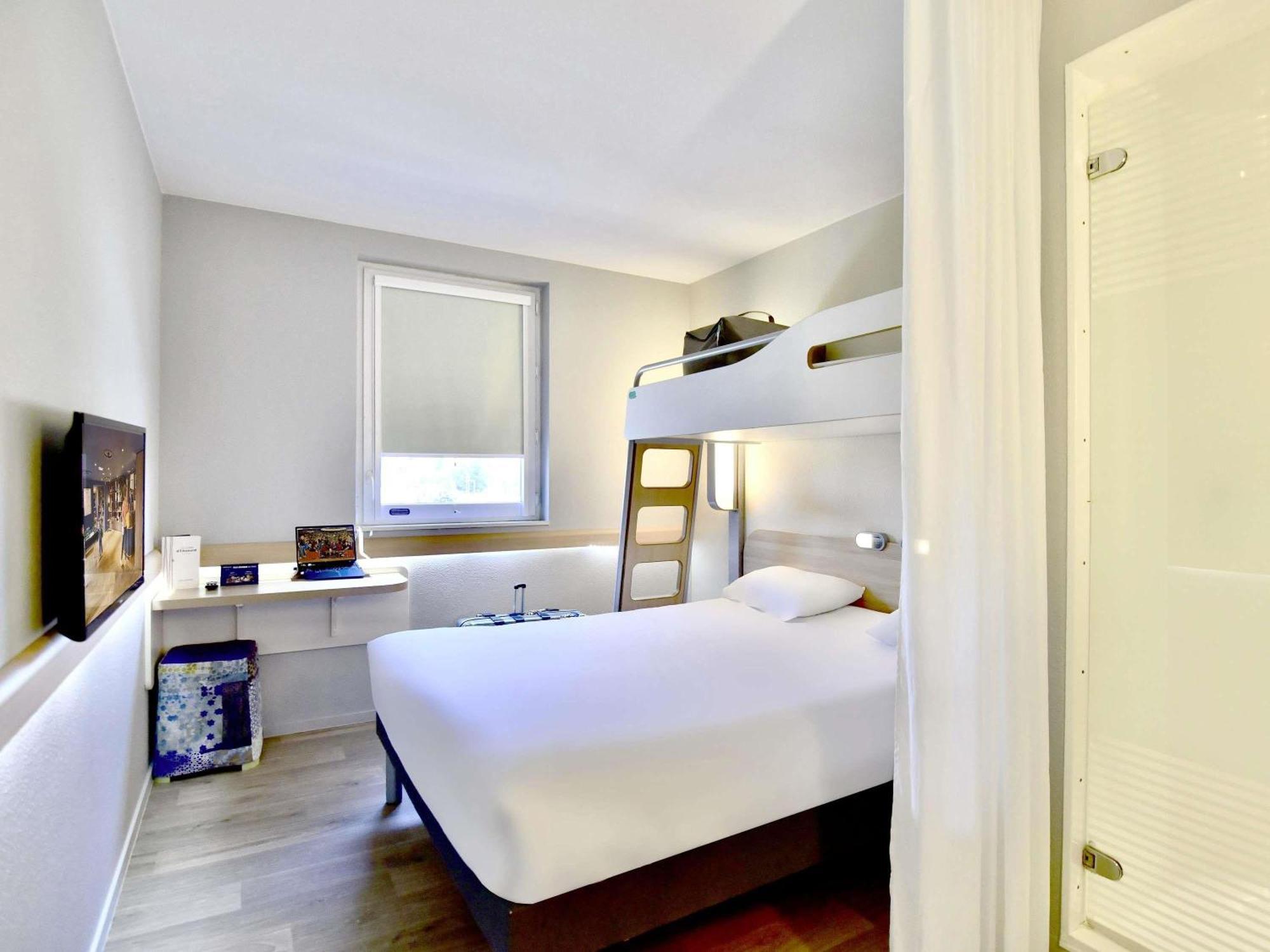 Chambre Triple avec 1 Lit Double et 1 Lit Superposé