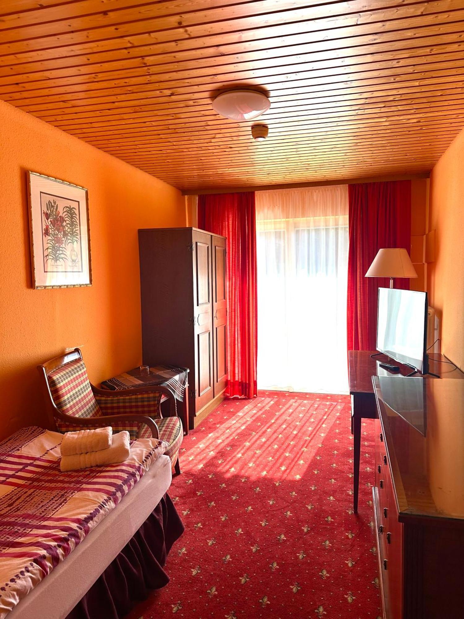 Einzelzimmer mit Balkon