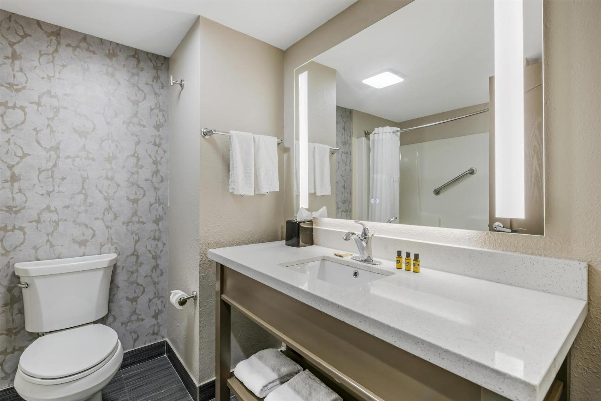Junior King Suite with Sofa Bed - Non-Smoking