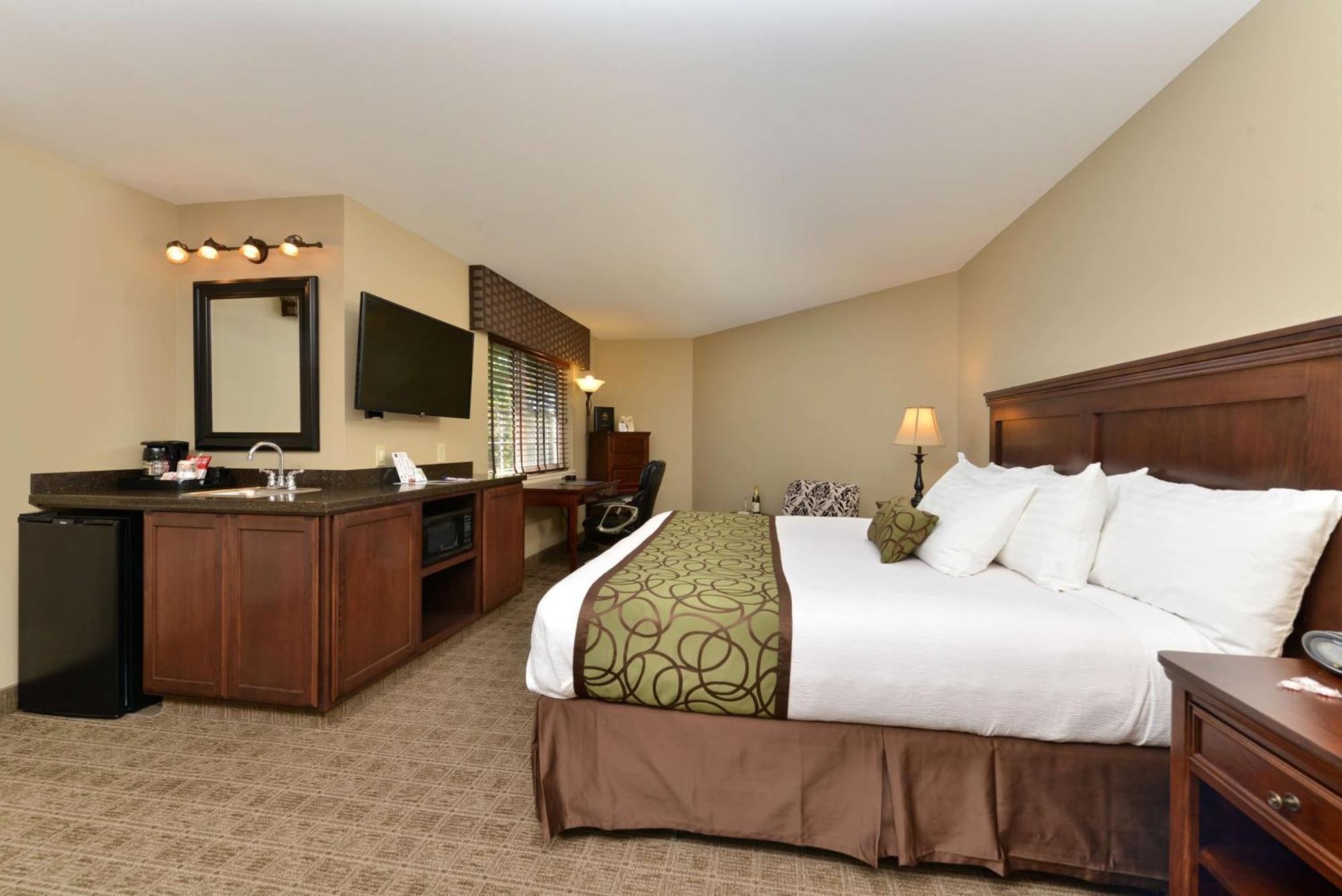 King Suite with Whirlpool - Non-Smoking