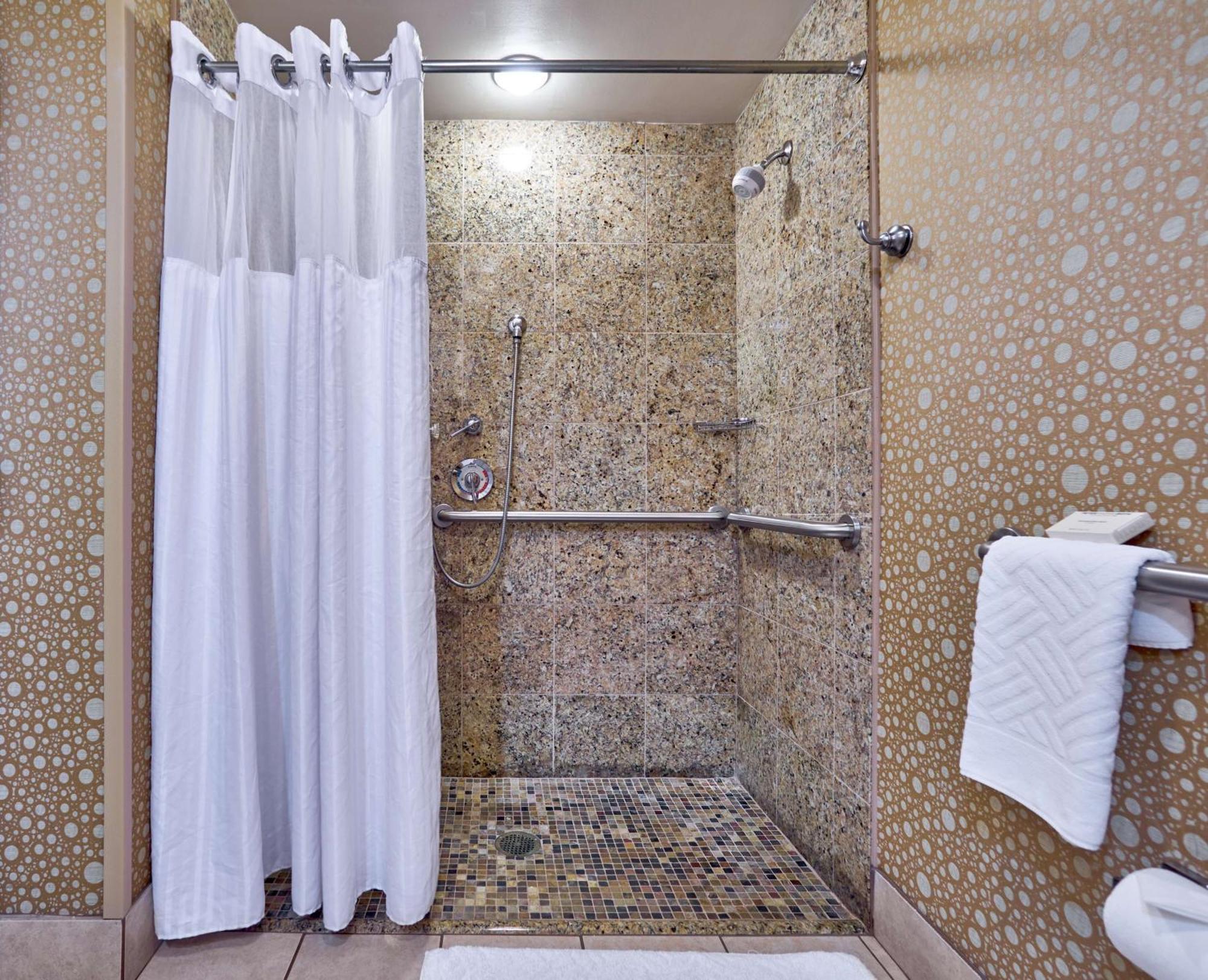 King Room Roll Shower Mobility Access,1275708757:JPEG