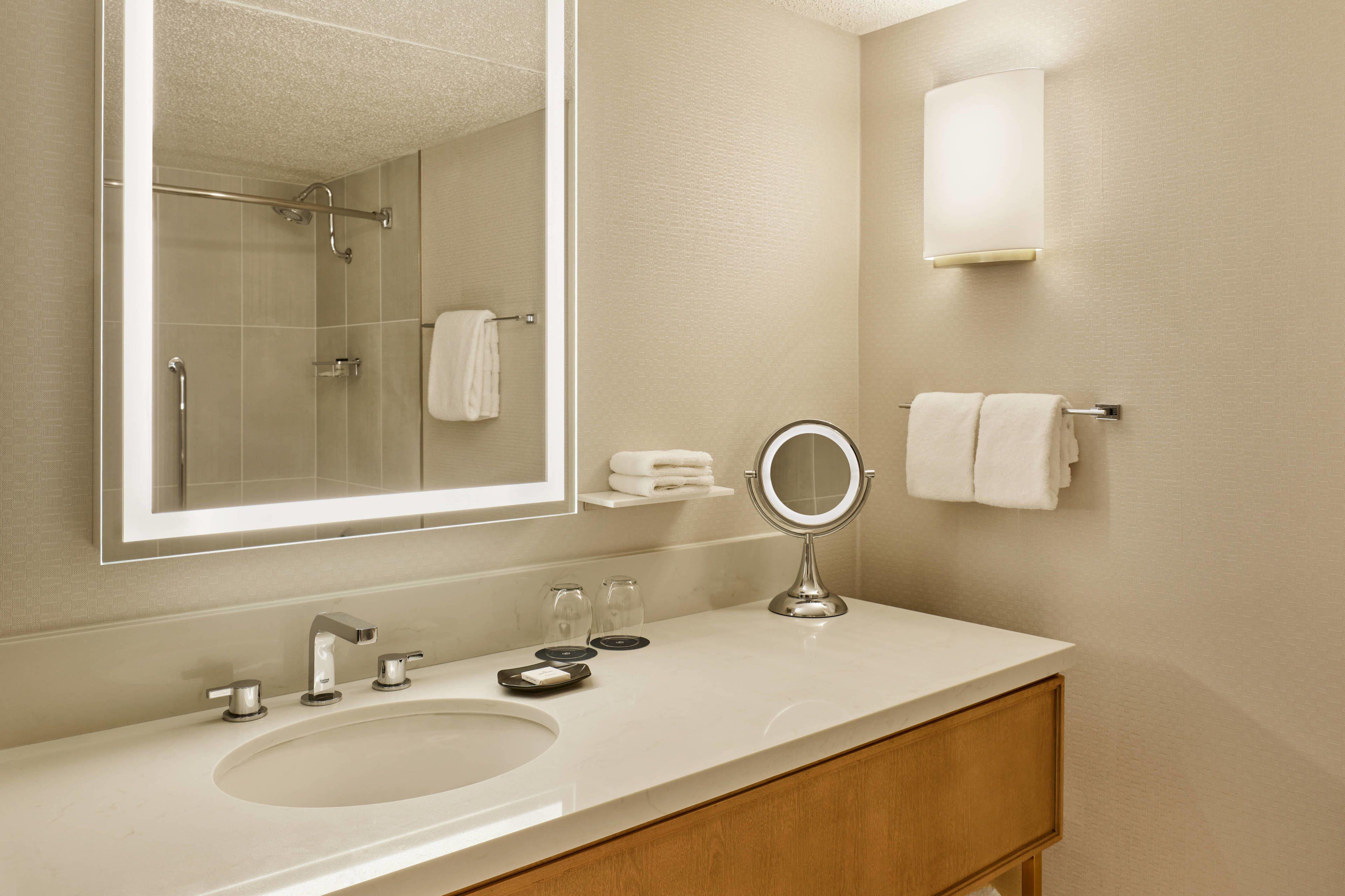 Club lounge access, 1 Bedroom Suite, 1 King, High floor,1705889963:JPEG