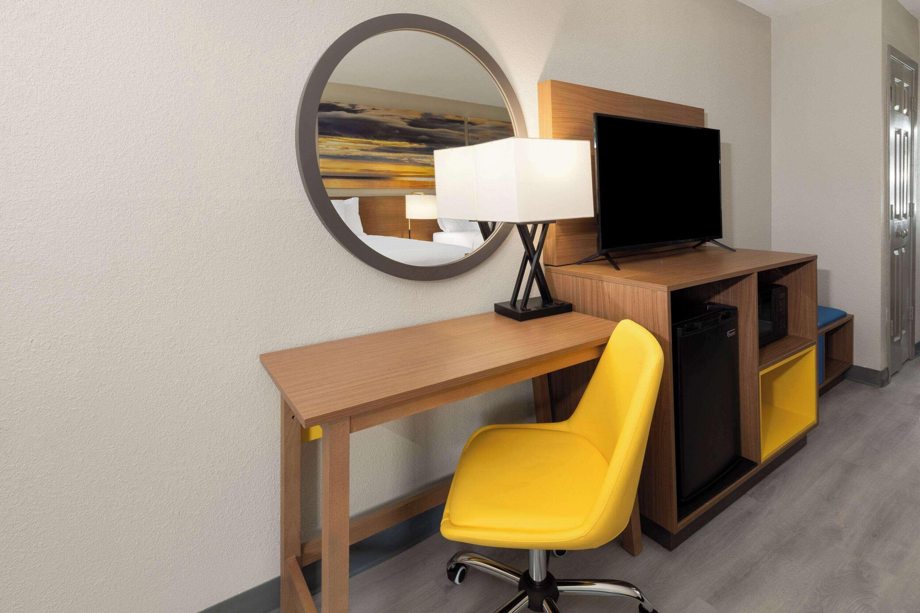 King Room with Mobility Access and Bathtub with Grab Bars, Non-Smoking