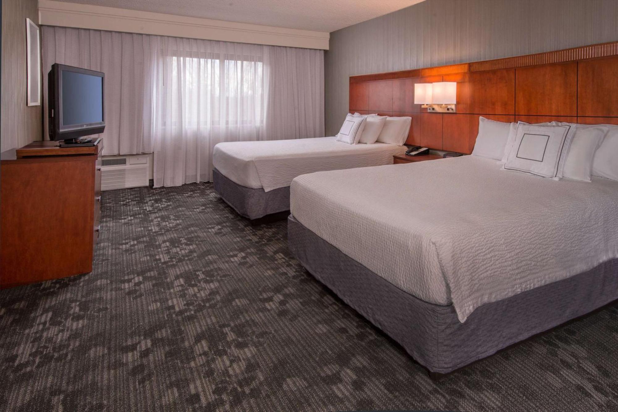 Mobility/Hearing Accessible Guestroom Two Queens Roll-In Shower