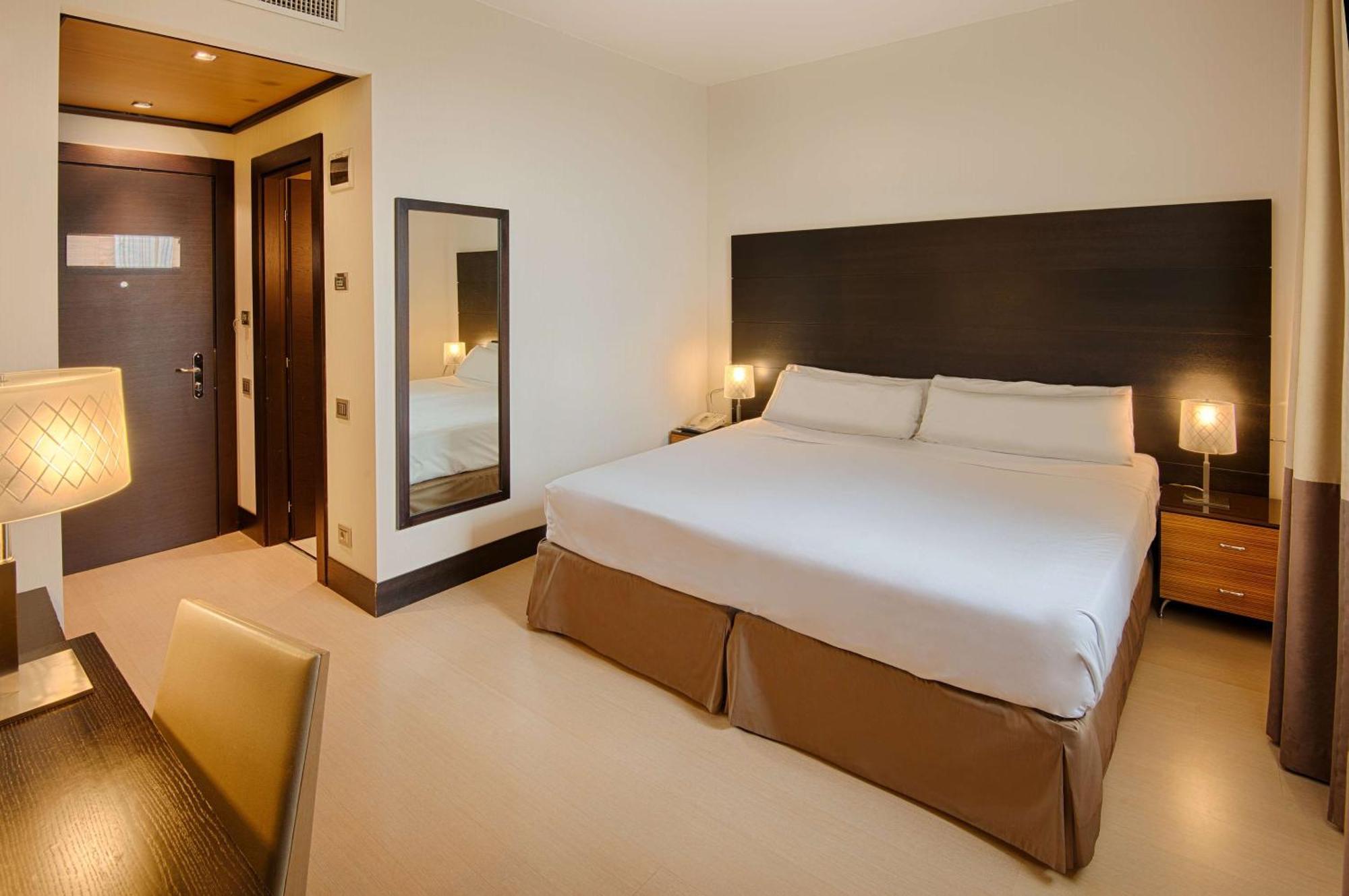 Quarto Duplo Standard com Vista da Catedral e Cama Extra