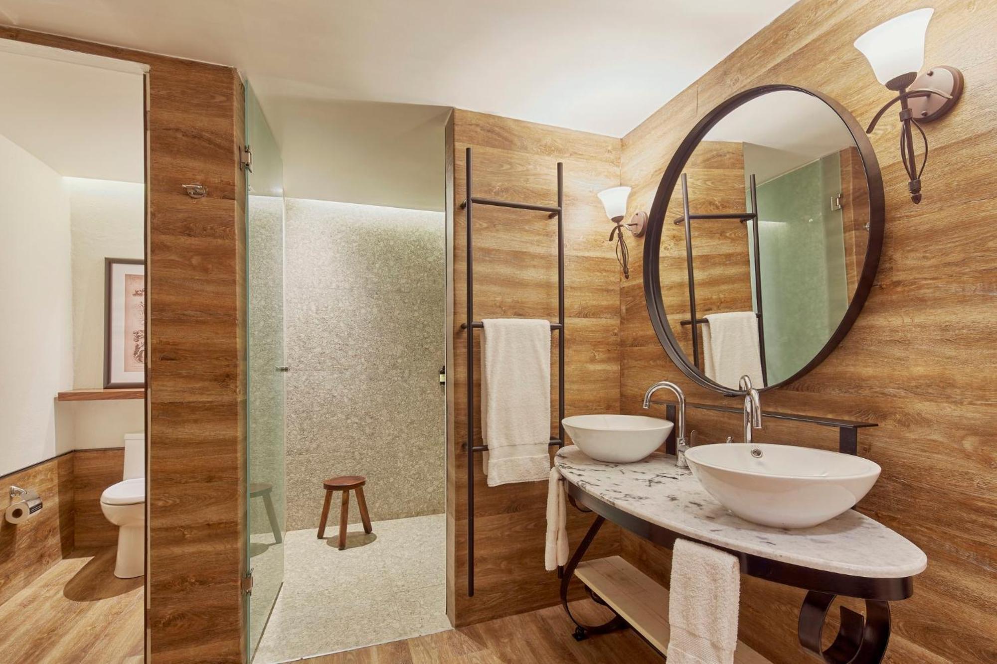 Master Suite 1 King