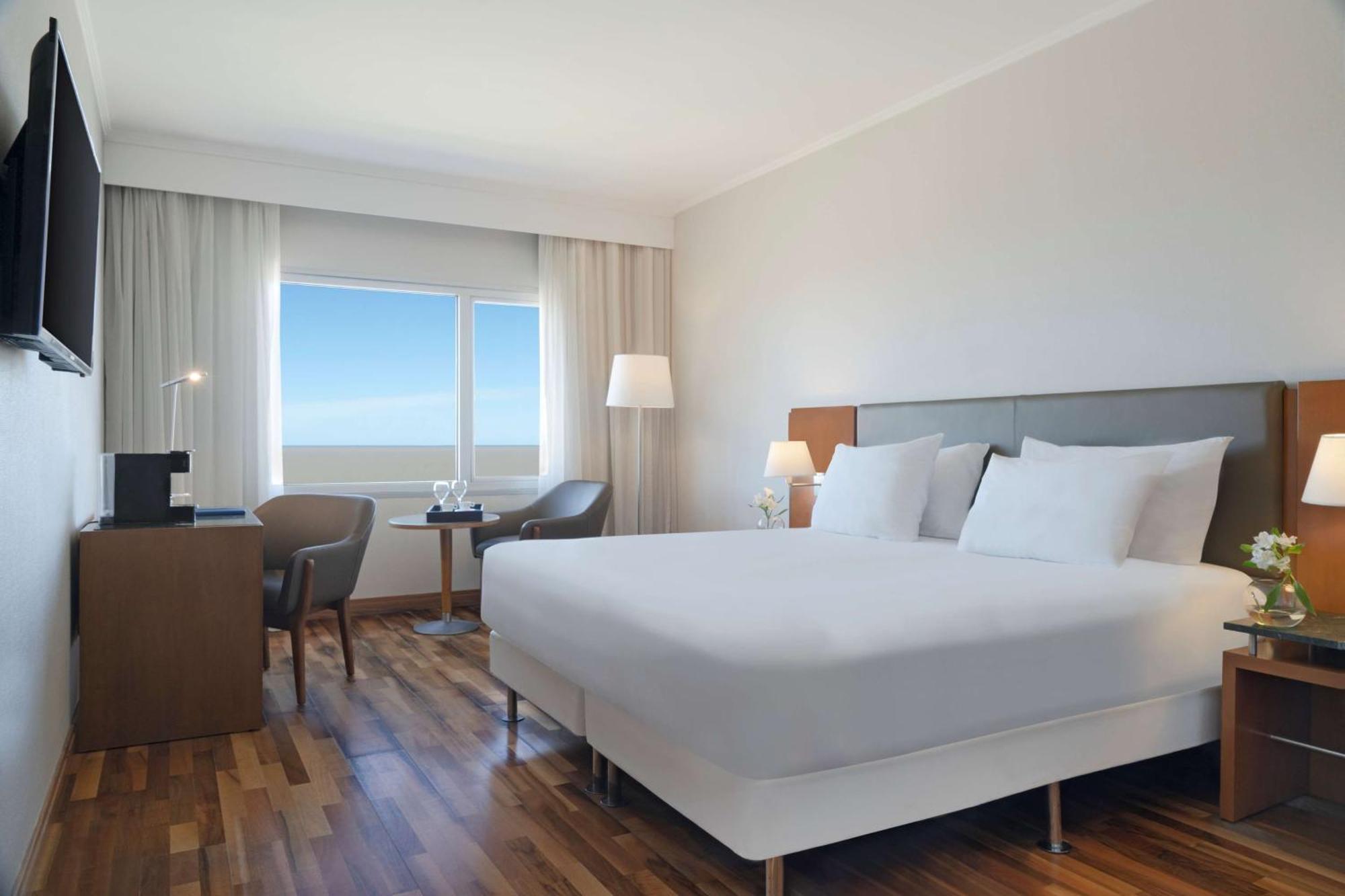 Quarto Superior com Cama de Casal ou 2 de Solteiro e Vista (3 Adultos)