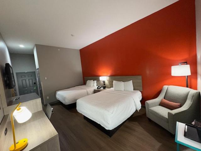 Queen Room with Two Queen Beds and Bath Tub - Mobility/Hearing Accessible - Non-Smoking