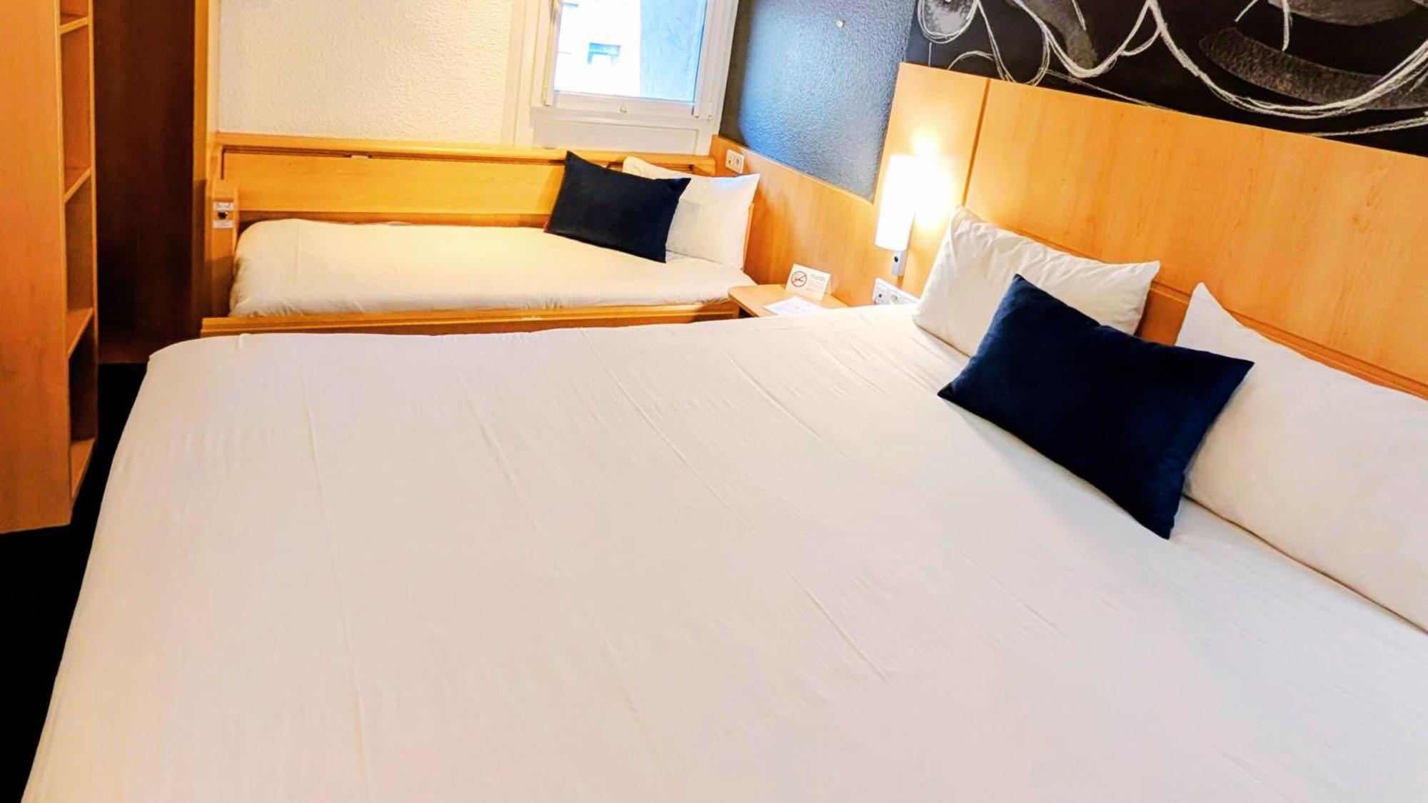 Chambre Standard avec 1 Lit Double et 1 Lit Simple