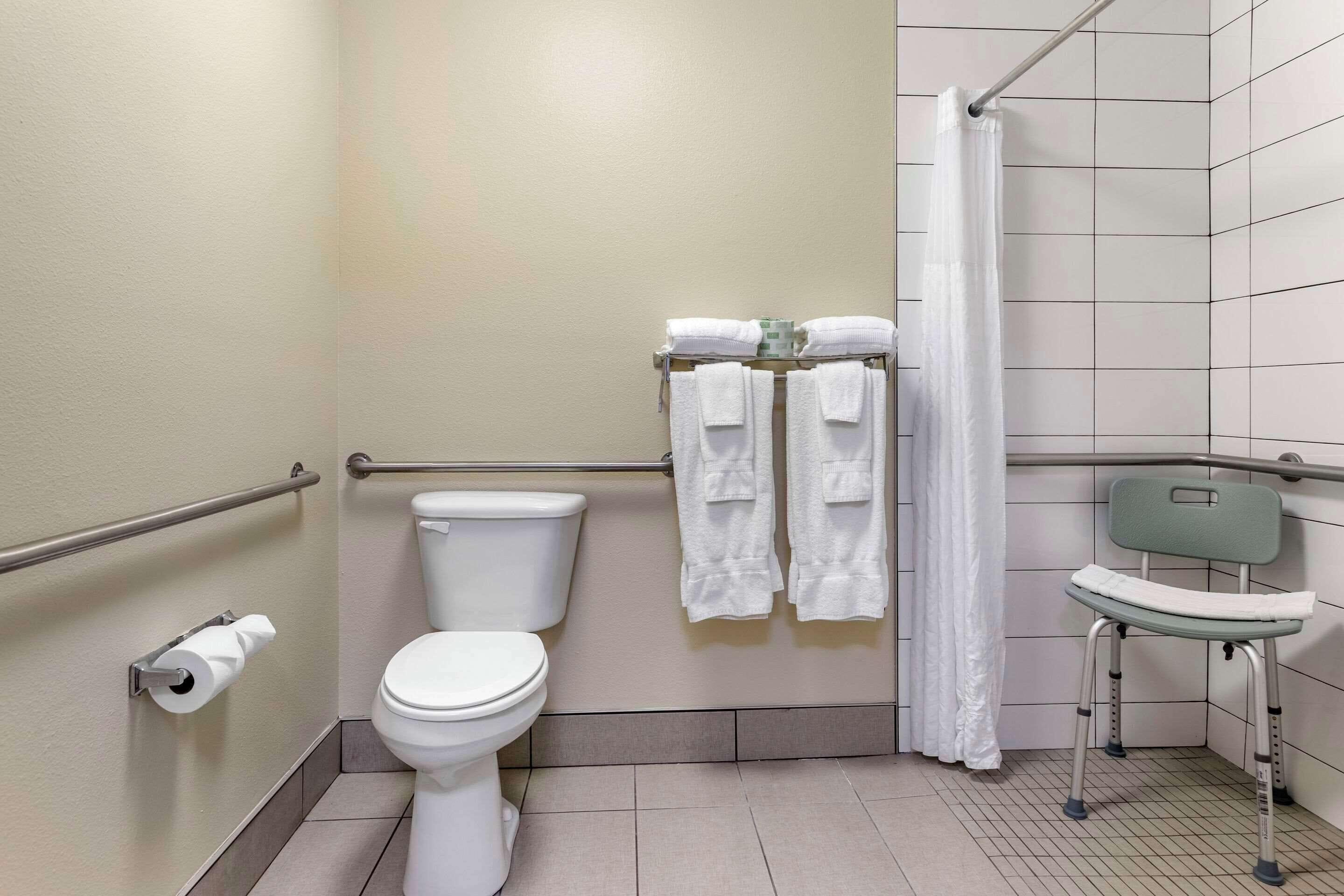 King Suite - Accessible/Non-Smoking