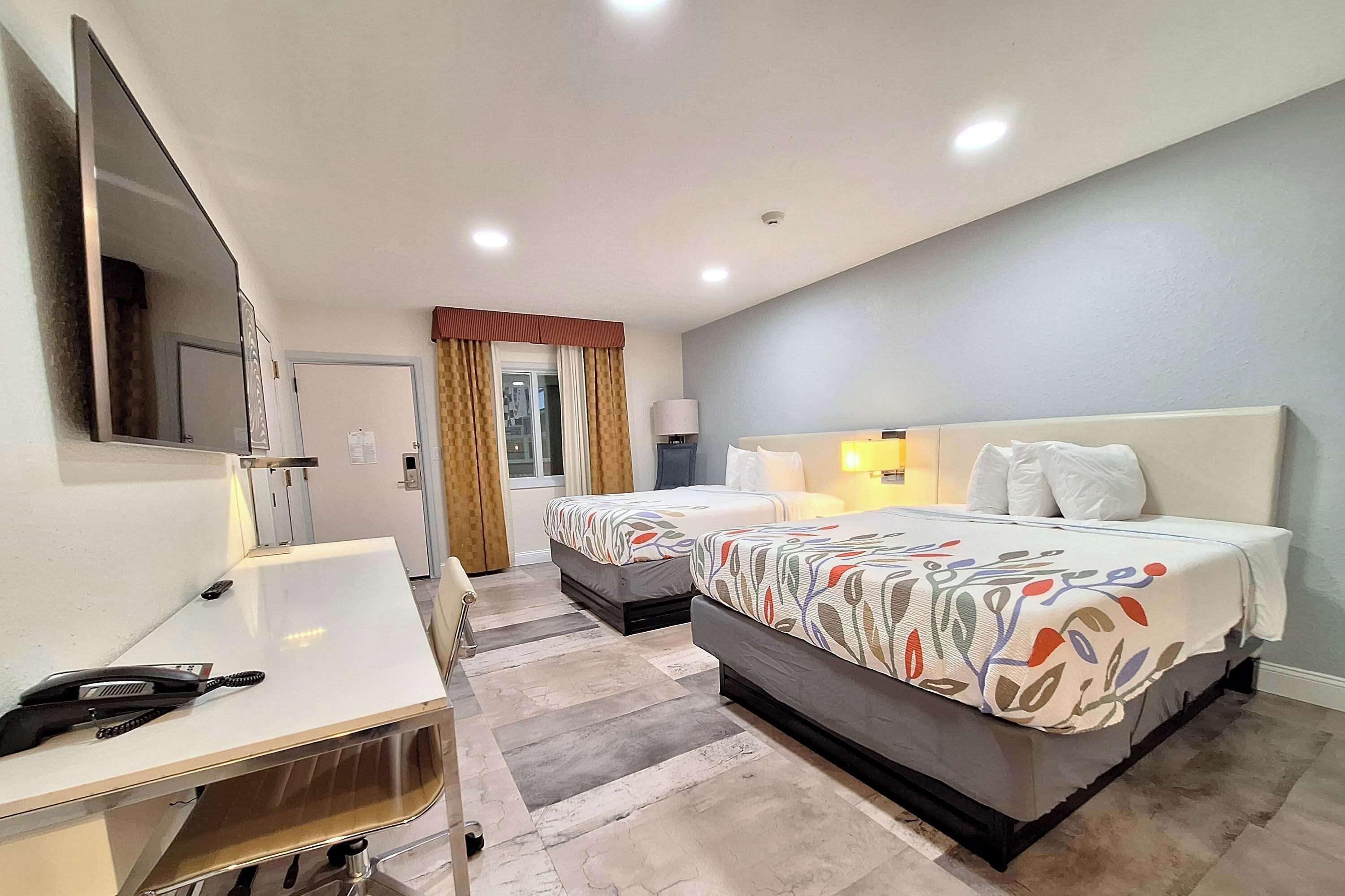 Queen Room with Two Queen Beds - Non-Smoking