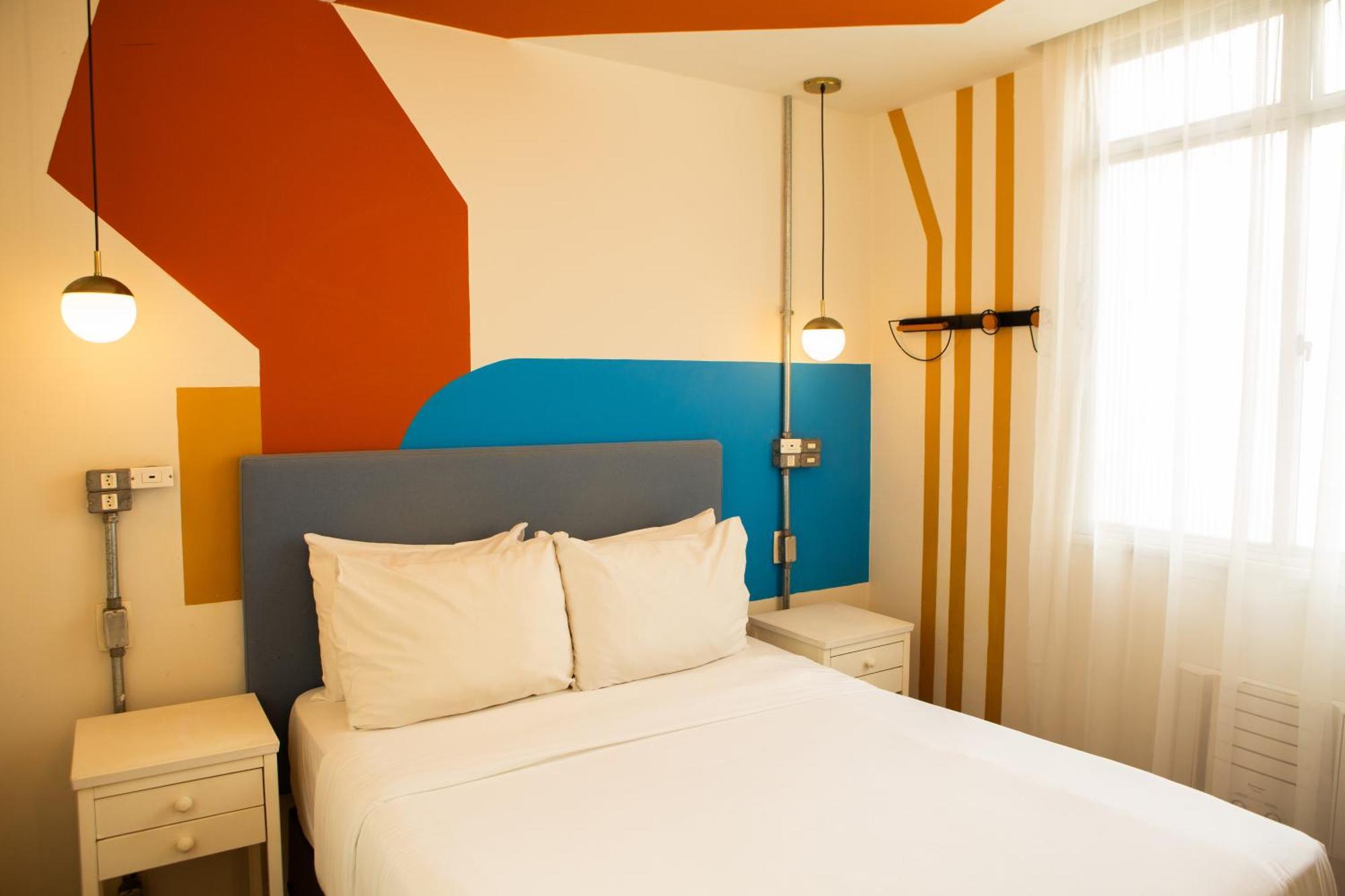 Quarto Pequeno com Banheiro Compartilhado