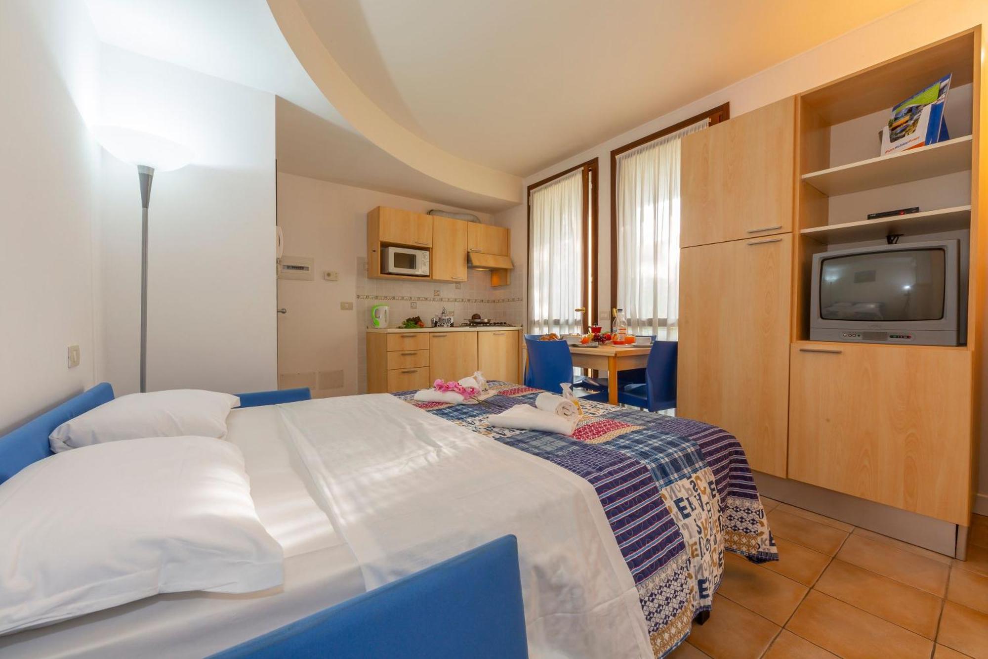 Three-Bedroom Apartment,1710604040:JPEG