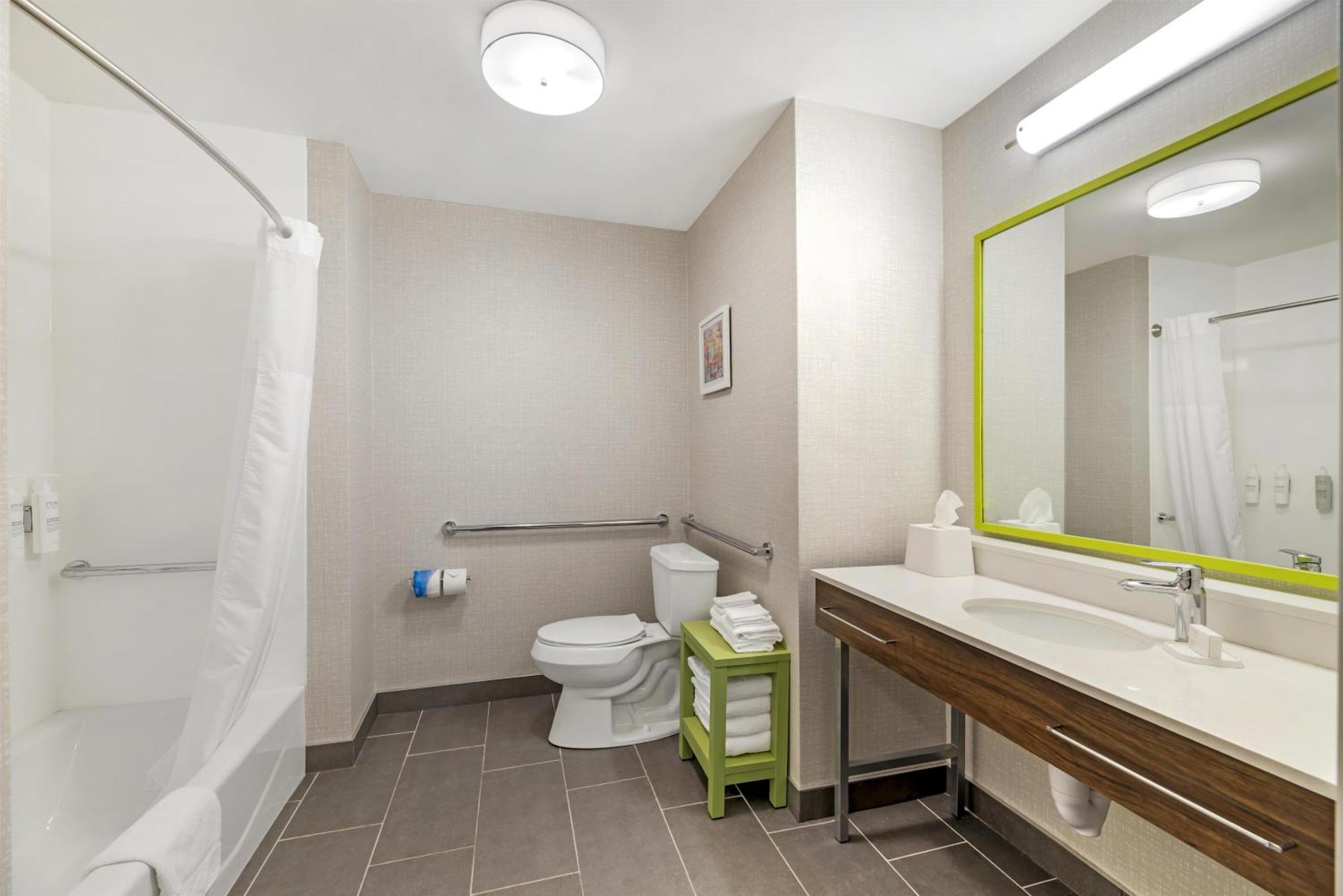 Queen Room with Two Queen Beds - Mobility and Hearing Access/Non-Smoking