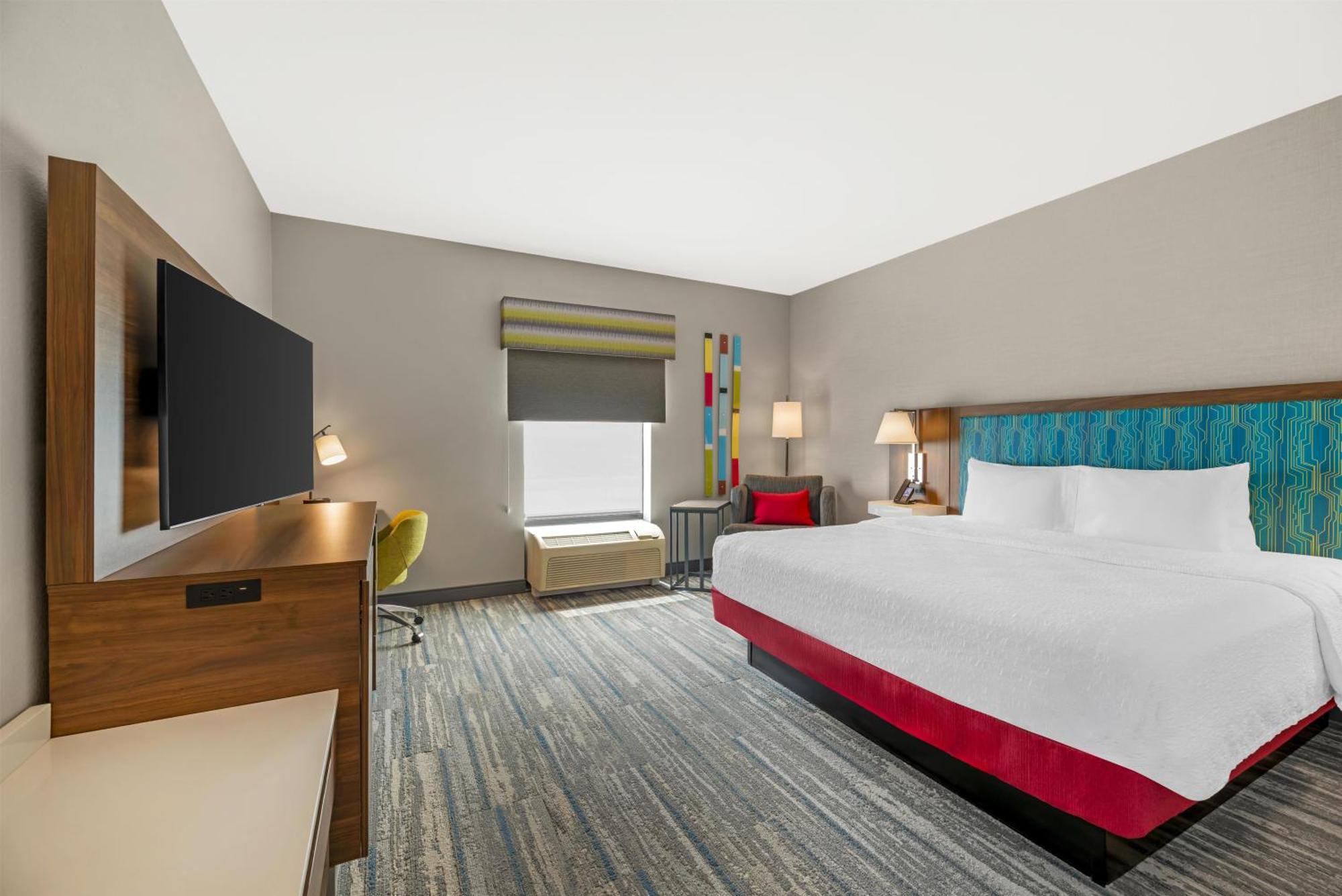 King Room with King Bed - Non-Smoking