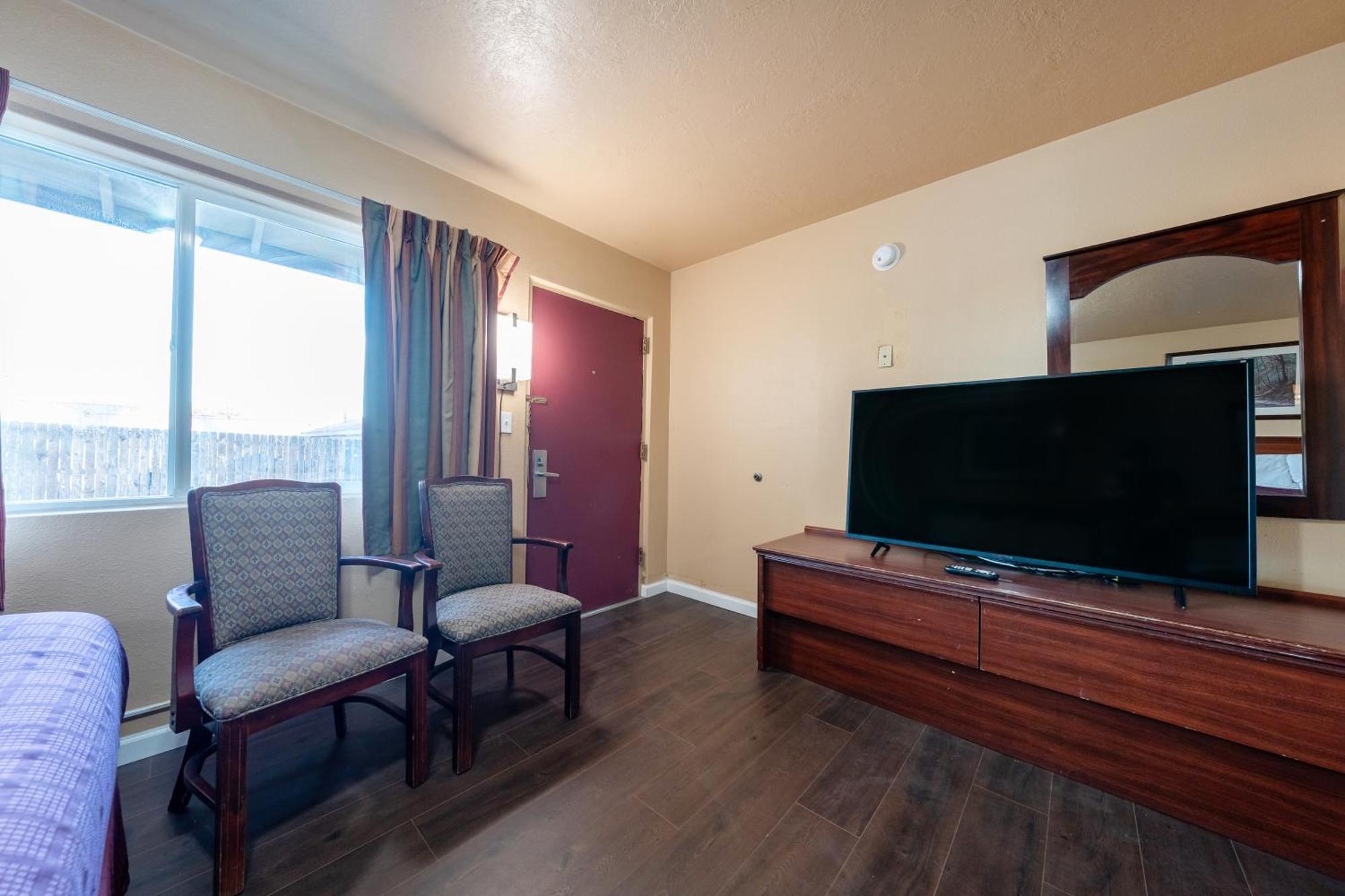 3 Queen Bed