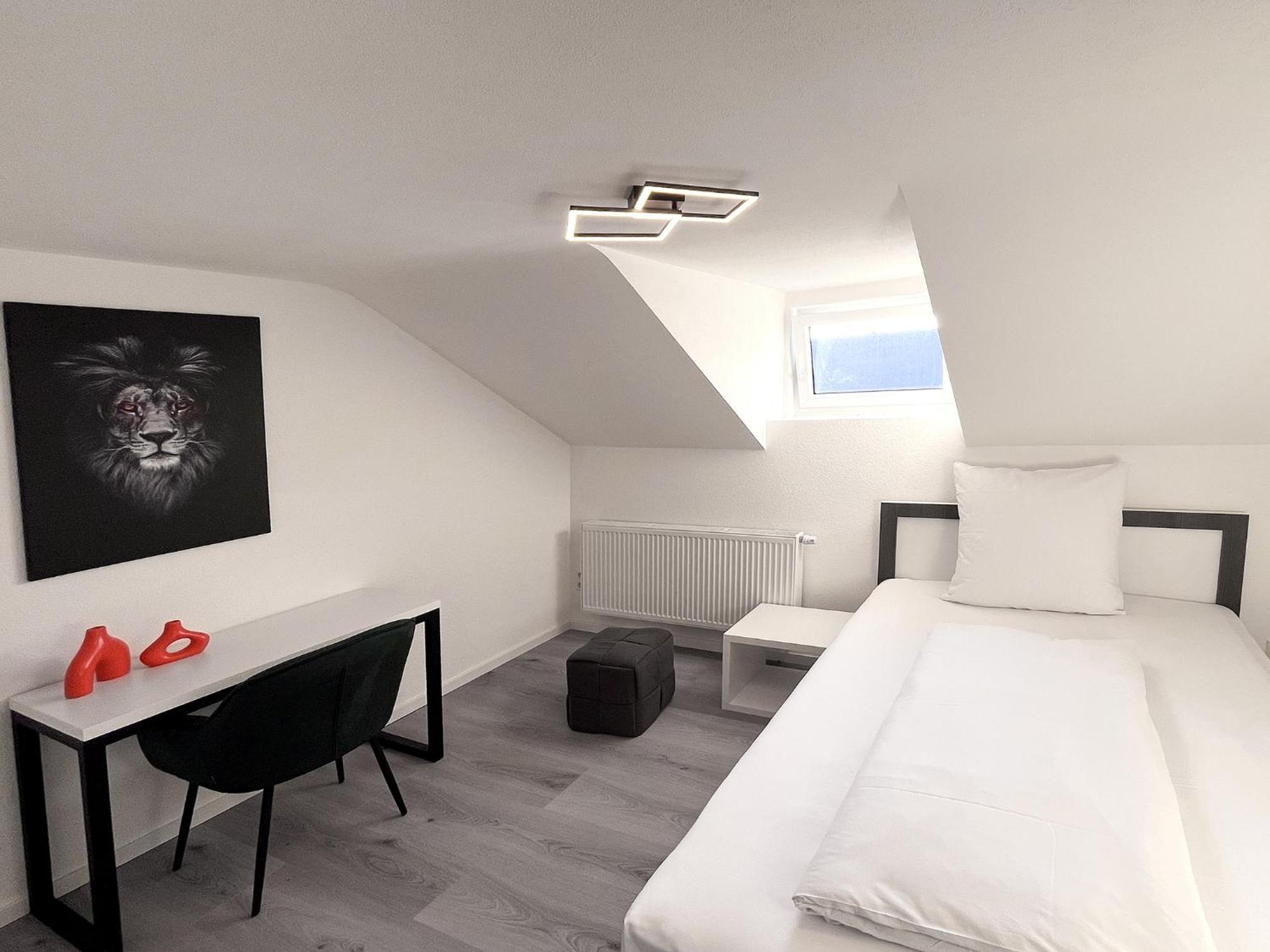 Single Room,1714170821:JPEG