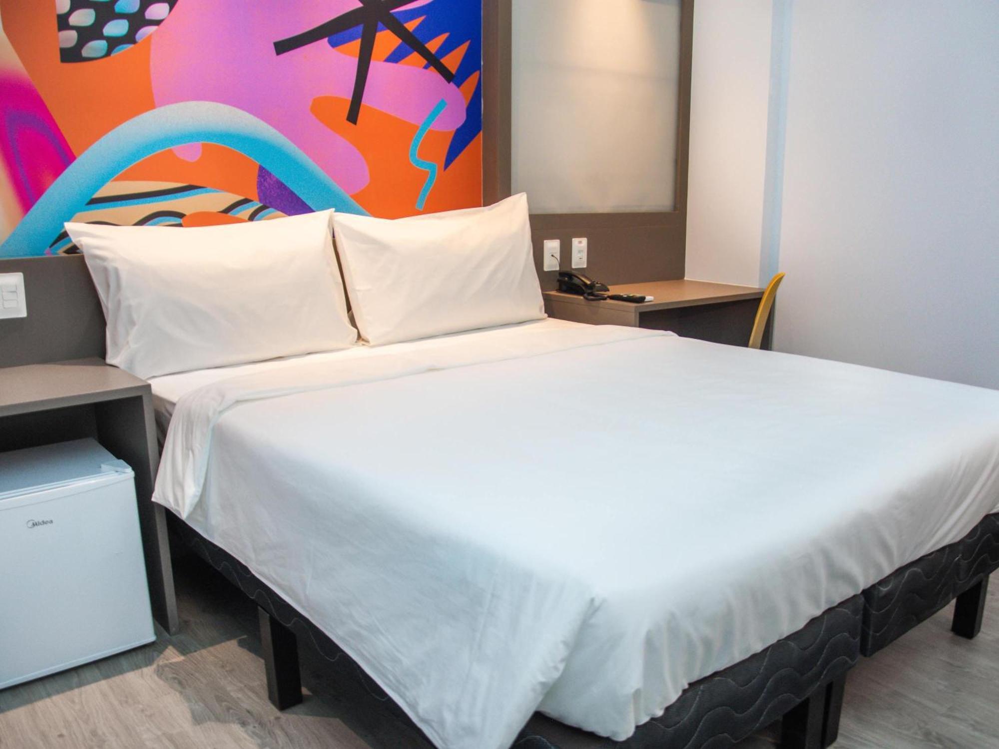 Quarto Standard Adaptado com Cama de Casal