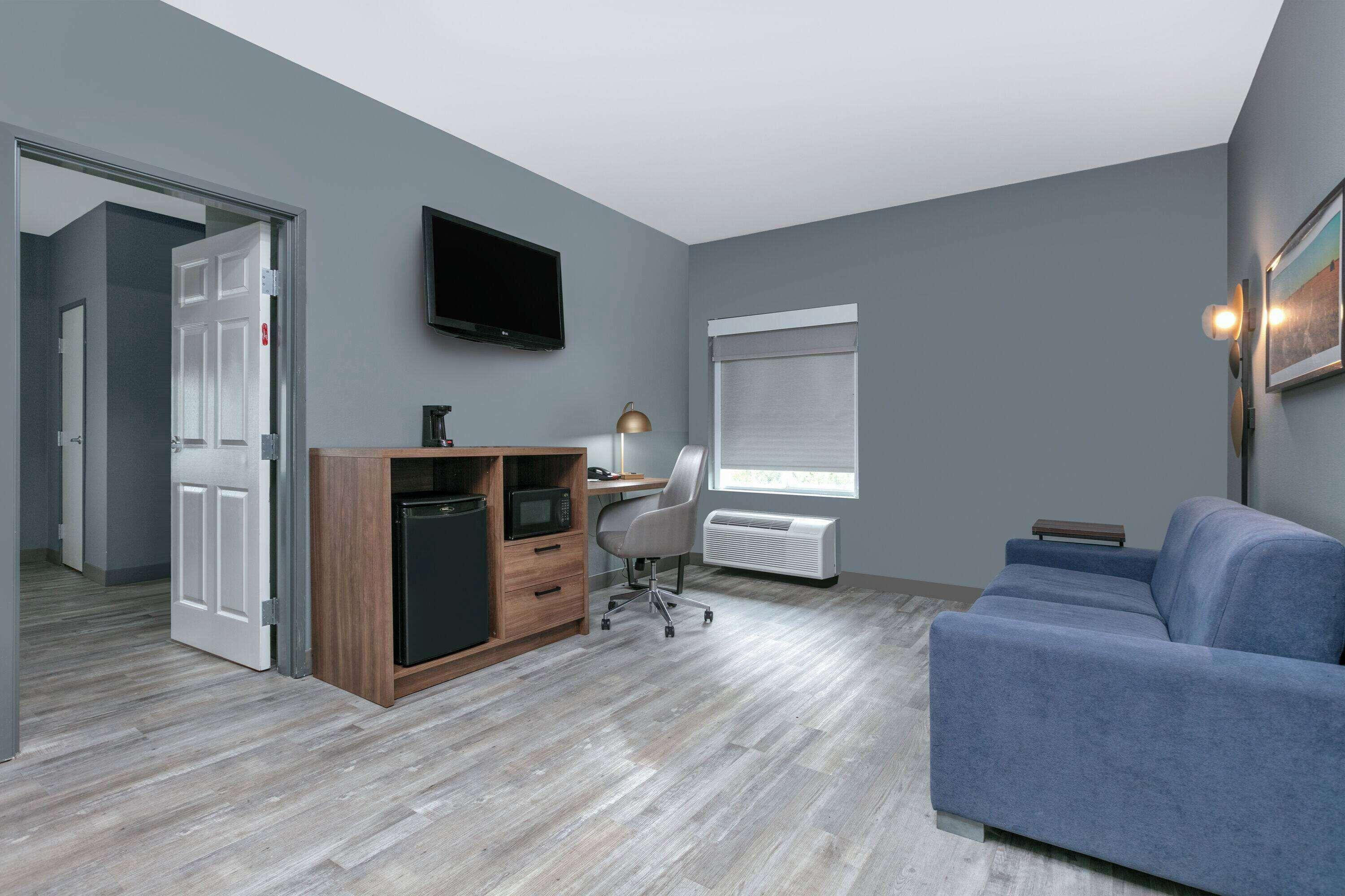 One-Bedroom King Suite - Non-Smoking
