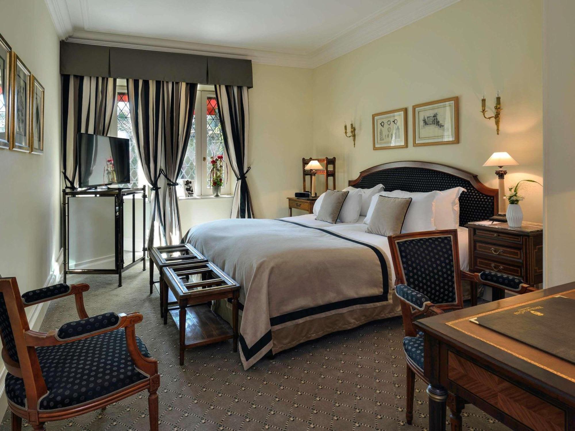Classic King Room with Street View,1716978123:JPEG