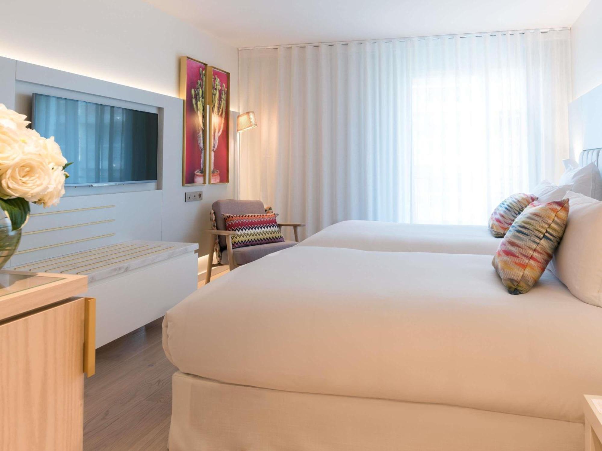 Deluxe Tweepersoonskamer met 2 Aparte Bedden en Balkon